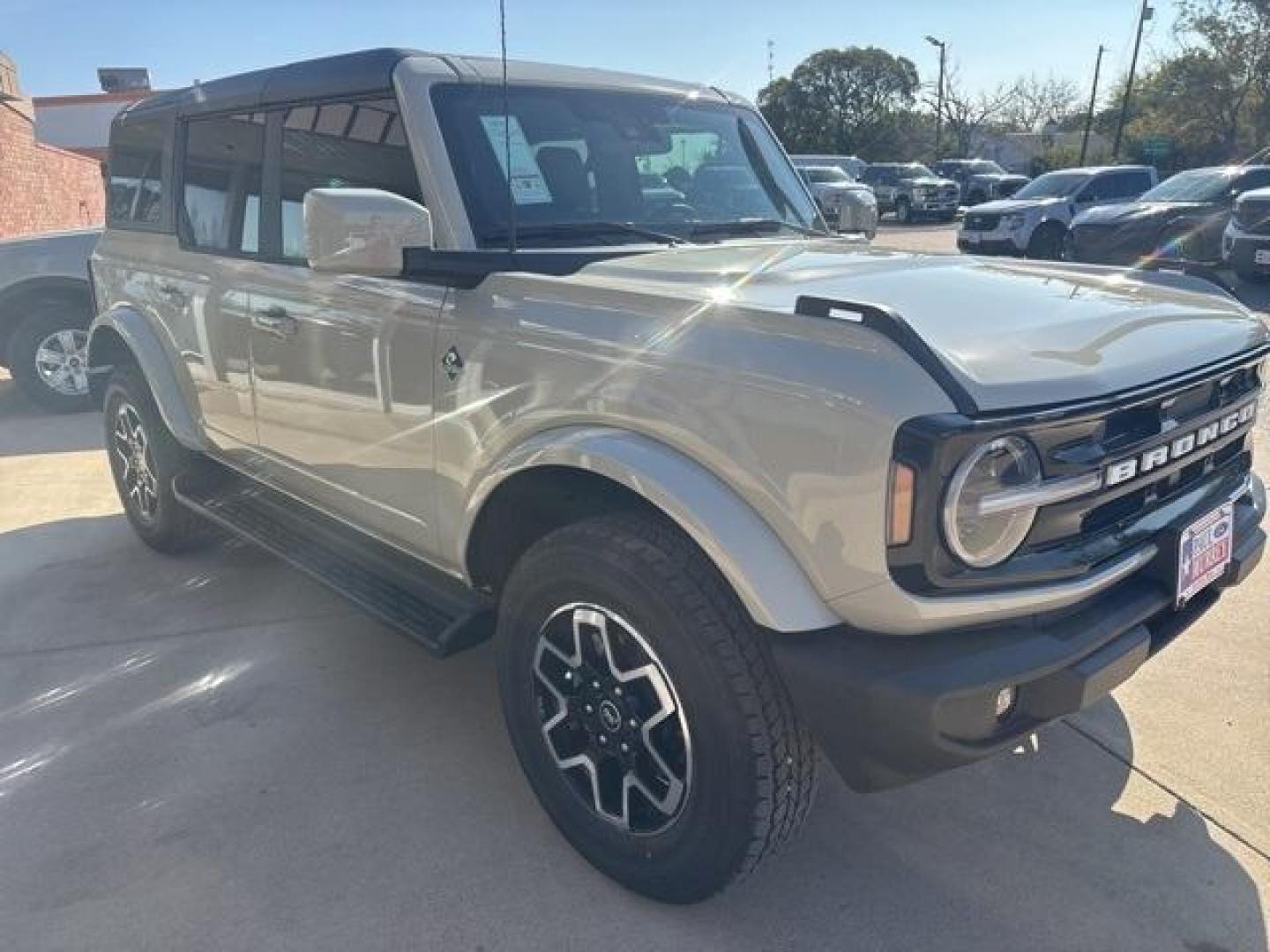2025 Desert Sand /Black Onyx Interior Ford Bronco Outer Banks (1FMDE8BH6SL) with an 2.3L EcoBoost I-4 engine, Automatic transmission, located at 1105 E Mulberry, Kaufman, TX, 75142, (972) 962-2151, 32.589550, -96.300926 - Desert Sand 2025 Ford Bronco 4D Sport Utility Outer Banks 4WD 10-Speed Automatic 2.3L EcoBoost I-4<br><br>Recent Arrival!<br><br><br>Please call Paul Murrey Ford Inc. In Kaufman Texas A Family Dealership Since 1952 Serving the Dallas Fort Worth and East Texas areas for over 70 years. Please call 972 - Photo#6