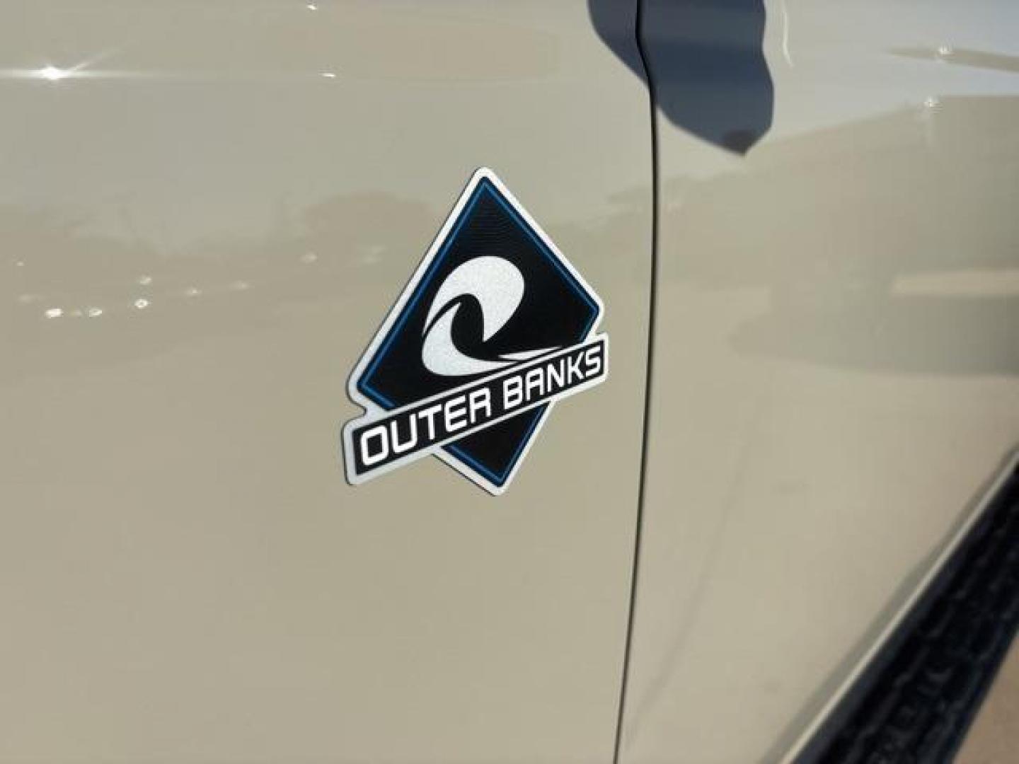 2025 Desert Sand /Black Onyx Interior Ford Bronco Outer Banks (1FMDE8BH6SL) with an 2.3L EcoBoost I-4 engine, Automatic transmission, located at 1105 E Mulberry, Kaufman, TX, 75142, (972) 962-2151, 32.589550, -96.300926 - Desert Sand 2025 Ford Bronco 4D Sport Utility Outer Banks 4WD 10-Speed Automatic 2.3L EcoBoost I-4<br><br>Recent Arrival!<br><br><br>Please call Paul Murrey Ford Inc. In Kaufman Texas A Family Dealership Since 1952 Serving the Dallas Fort Worth and East Texas areas for over 70 years. Please call 972 - Photo#8