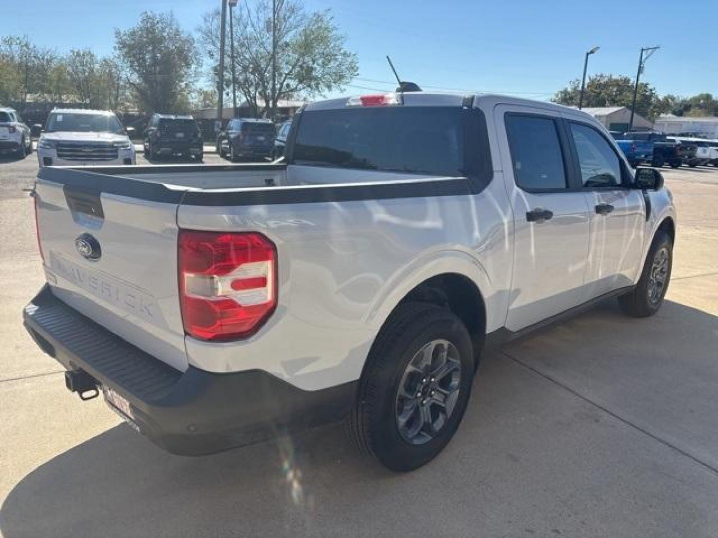 2025 White /Blue Ford Maverick XLT (3FTTW8JA3SR) with an EcoBoost 2.0L I4 GTDi DOHC Turbocharged VCT engine, Automatic transmission, located at 1105 E Mulberry, Kaufman, TX, 75142, (972) 962-2151, 32.589550, -96.300926 - $2,000 off MSRP! Priced below KBB Fair Purchase Price!<br><br><br>White 2025 Ford Maverick 4D Crew Cab XLT AWD 8-Speed Automatic EcoBoost 2.0L I4 GTDi DOHC Turbocharged VCT 22/30 City/Highway MPG<br><br>22/30 City/Highway MPG Price includes: $1000 - Final Days Mega Bonus Cash. Exp. 01/02/2026 $1000 - Photo#5