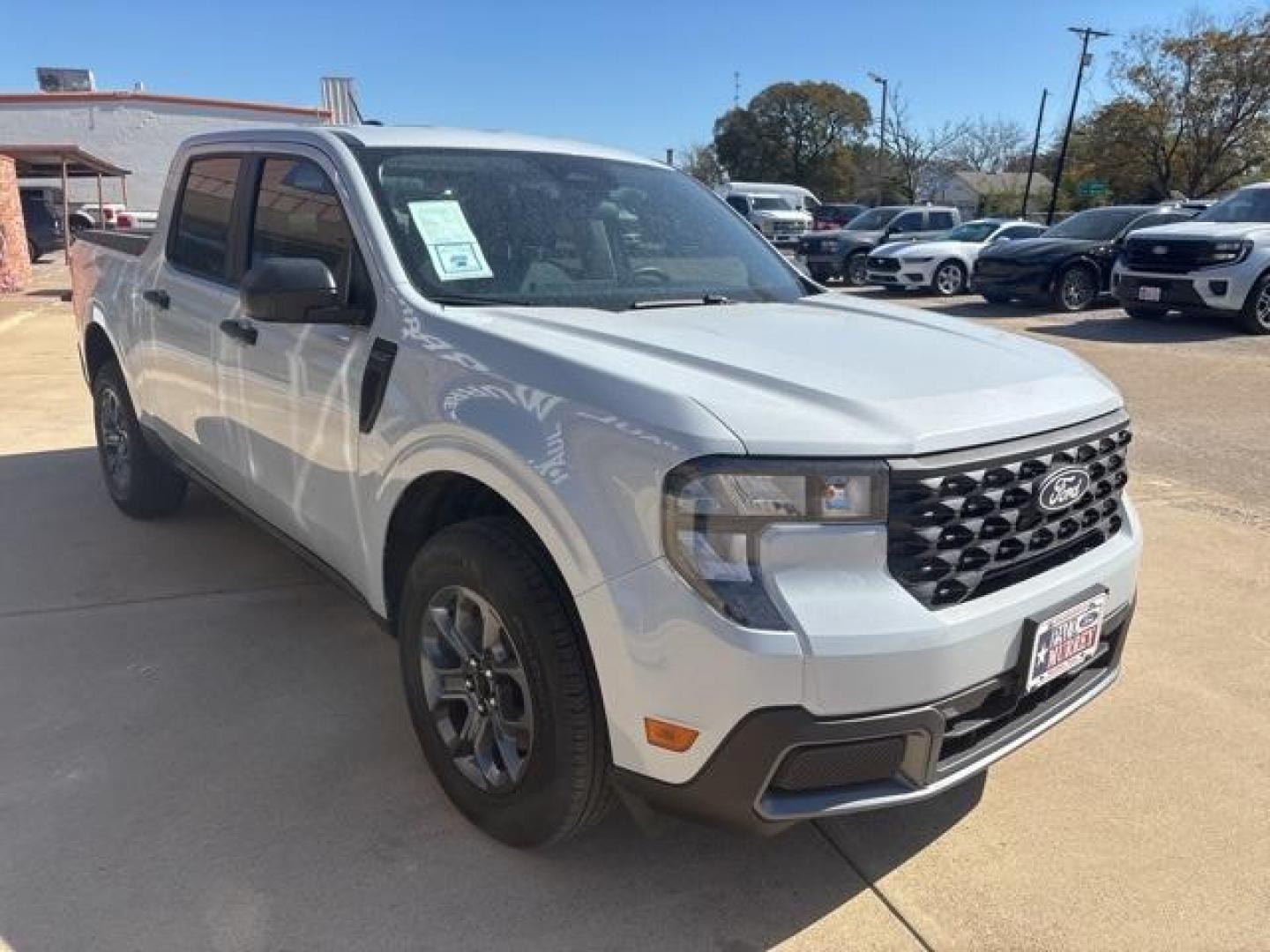 2025 White /Blue Ford Maverick XLT (3FTTW8JA3SR) with an EcoBoost 2.0L I4 GTDi DOHC Turbocharged VCT engine, Automatic transmission, located at 1105 E Mulberry, Kaufman, TX, 75142, (972) 962-2151, 32.589550, -96.300926 - $2,000 off MSRP! Priced below KBB Fair Purchase Price!<br><br><br>White 2025 Ford Maverick 4D Crew Cab XLT AWD 8-Speed Automatic EcoBoost 2.0L I4 GTDi DOHC Turbocharged VCT 22/30 City/Highway MPG<br><br>22/30 City/Highway MPG Price includes: $1000 - Final Days Mega Bonus Cash. Exp. 01/02/2026 $1000 - Photo#6