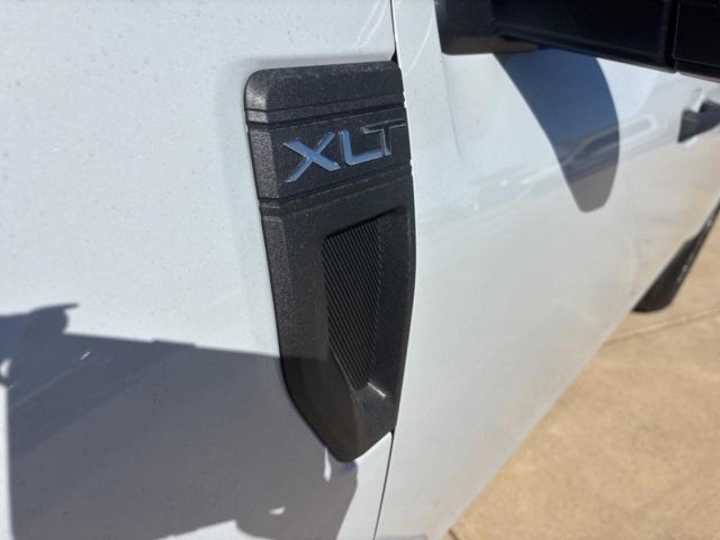 2025 White /Blue Ford Maverick XLT (3FTTW8JA3SR) with an EcoBoost 2.0L I4 GTDi DOHC Turbocharged VCT engine, Automatic transmission, located at 1105 E Mulberry, Kaufman, TX, 75142, (972) 962-2151, 32.589550, -96.300926 - $2,000 off MSRP! Priced below KBB Fair Purchase Price!<br><br><br>White 2025 Ford Maverick 4D Crew Cab XLT AWD 8-Speed Automatic EcoBoost 2.0L I4 GTDi DOHC Turbocharged VCT 22/30 City/Highway MPG<br><br>22/30 City/Highway MPG Price includes: $1000 - Final Days Mega Bonus Cash. Exp. 01/02/2026 $1000 - Photo#8