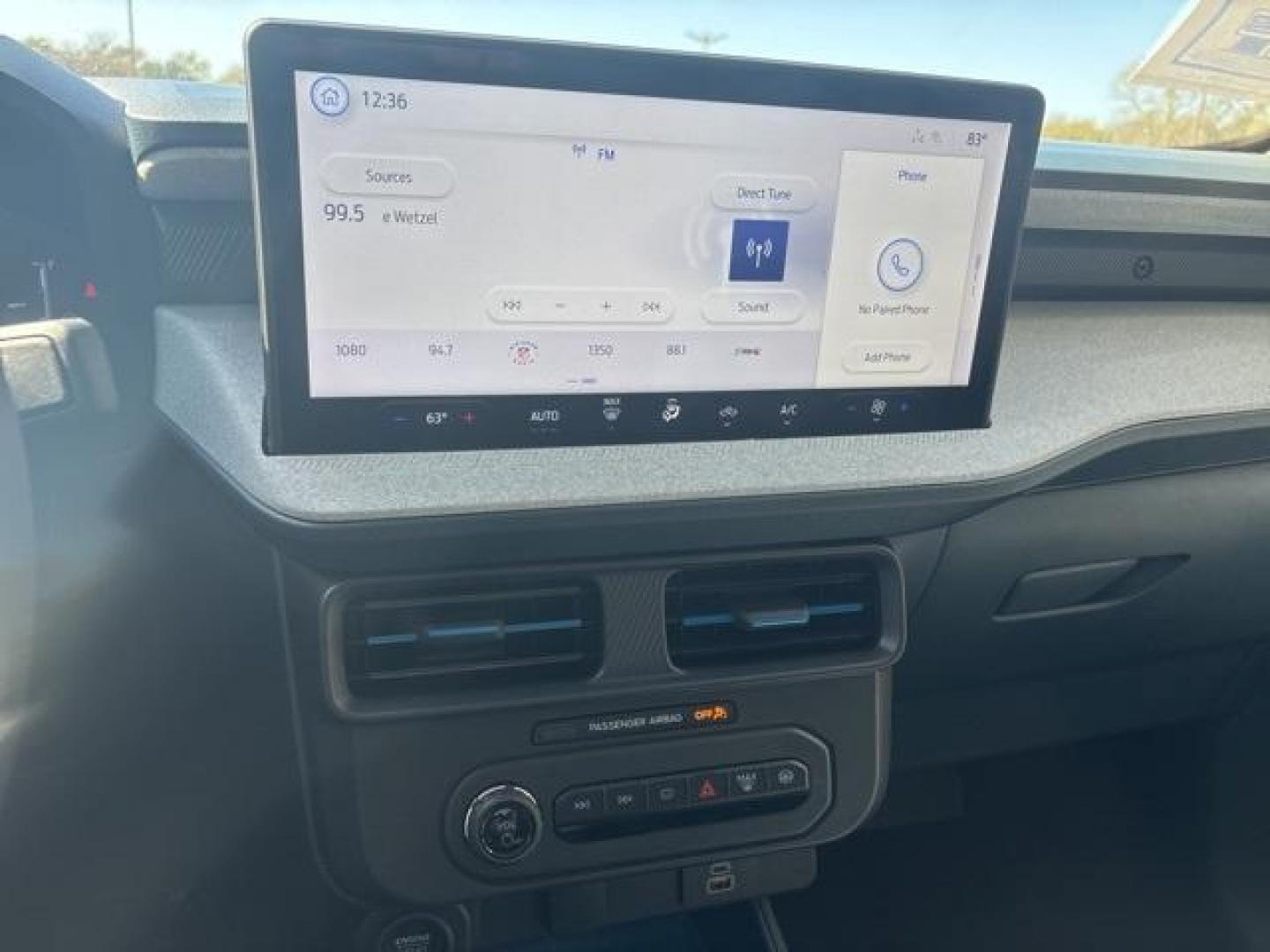 2025 White /Blue Ford Maverick XLT (3FTTW8JA3SR) with an EcoBoost 2.0L I4 GTDi DOHC Turbocharged VCT engine, Automatic transmission, located at 1105 E Mulberry, Kaufman, TX, 75142, (972) 962-2151, 32.589550, -96.300926 - $2,000 off MSRP! Priced below KBB Fair Purchase Price!<br><br><br>White 2025 Ford Maverick 4D Crew Cab XLT AWD 8-Speed Automatic EcoBoost 2.0L I4 GTDi DOHC Turbocharged VCT 22/30 City/Highway MPG<br><br>22/30 City/Highway MPG Price includes: $1000 - Final Days Mega Bonus Cash. Exp. 01/02/2026 $1000 - Photo#20