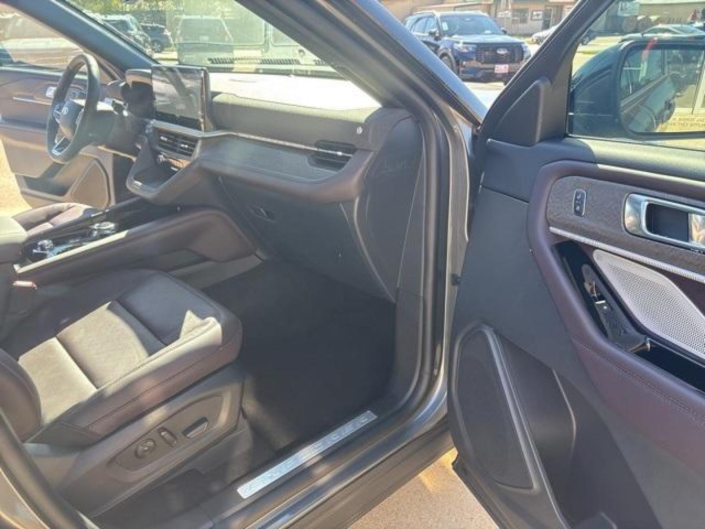 2026 Carbonized Gray Metallic /Mojave Dusk Interior Ford Explorer Platinum (1FMUK7HH6TG) with an 2.3L EcoBoost I-4 engine, Automatic transmission, located at 1105 E Mulberry, Kaufman, TX, 75142, (972) 962-2151, 32.589550, -96.300926 - Carbonized Gray Metallic 2026 Ford Explorer 4D Sport Utility Platinum RWD 10-Speed Automatic 2.3L EcoBoost I-4 20/29 City/Highway MPG<br><br>20/29 City/Highway MPG - Photo#17