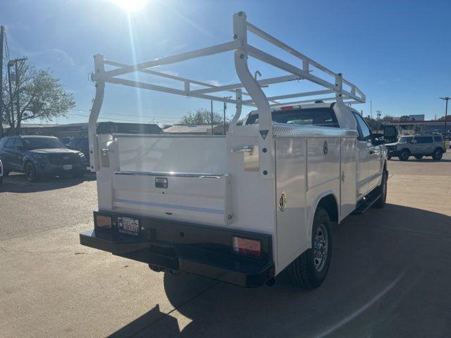 2025 Oxford White /Medium Dark Slate Ford F-250SD XLT (1FD7X2BA9SE) with an 6.8L V8 engine, Automatic transmission, located at 1105 E Mulberry, Kaufman, TX, 75142, (972) 962-2151, 32.589550, -96.300926 - Photo#3