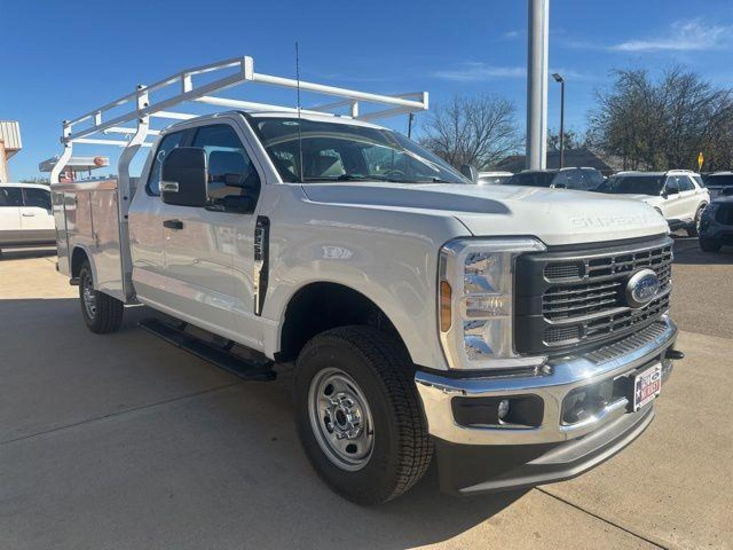 2025 Oxford White /Medium Dark Slate Ford F-250SD XLT (1FD7X2BA9SE) with an 6.8L V8 engine, Automatic transmission, located at 1105 E Mulberry, Kaufman, TX, 75142, (972) 962-2151, 32.589550, -96.300926 - Photo#4