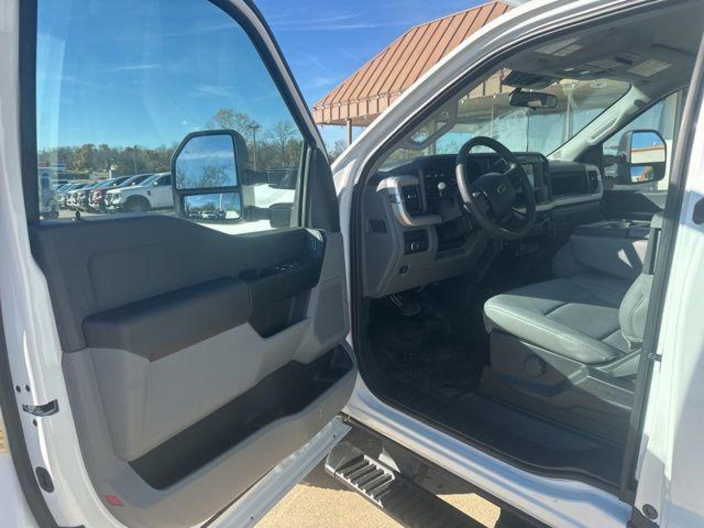 2025 Oxford White /Medium Dark Slate Ford F-250SD XLT (1FD7X2BA9SE) with an 6.8L V8 engine, Automatic transmission, located at 1105 E Mulberry, Kaufman, TX, 75142, (972) 962-2151, 32.589550, -96.300926 - Photo#5
