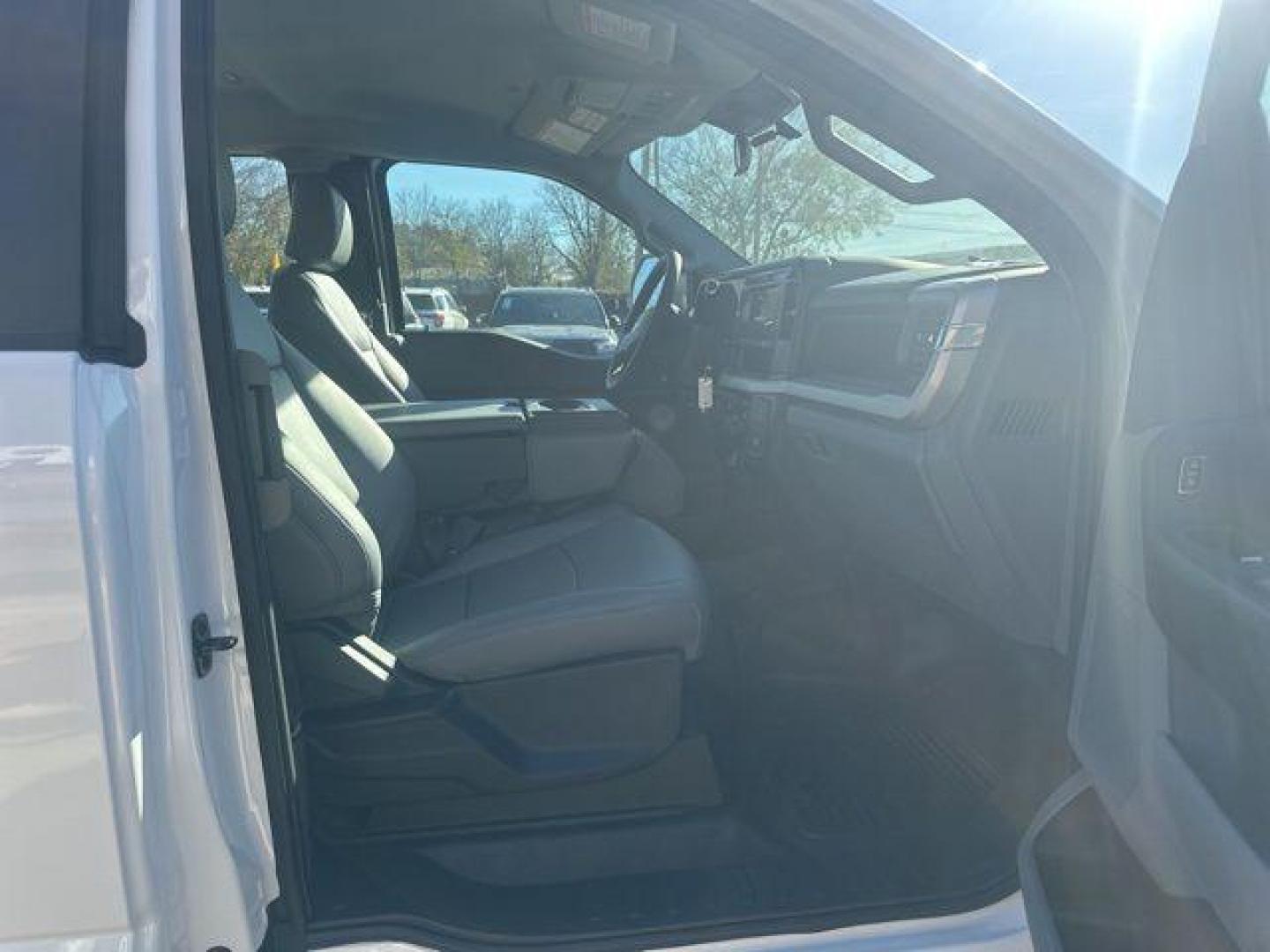 2025 Oxford White /Medium Dark Slate Ford F-250SD XLT (1FD7X2BA9SE) with an 6.8L V8 engine, Automatic transmission, located at 1105 E Mulberry, Kaufman, TX, 75142, (972) 962-2151, 32.589550, -96.300926 - Photo#14