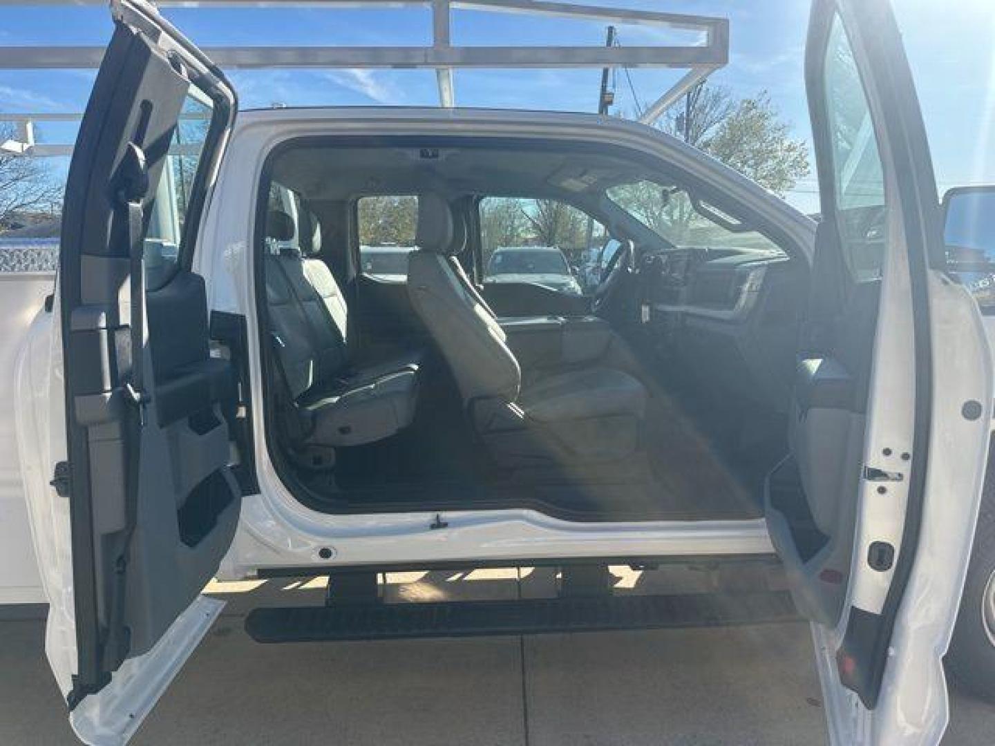 2025 Oxford White /Medium Dark Slate Ford F-250SD XLT (1FD7X2BA9SE) with an 6.8L V8 engine, Automatic transmission, located at 1105 E Mulberry, Kaufman, TX, 75142, (972) 962-2151, 32.589550, -96.300926 - Photo#15