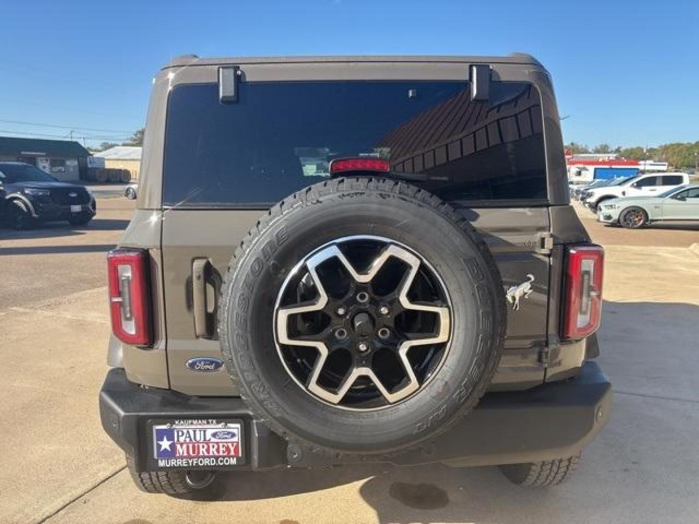 2025 Marsh Gray /Black Onyx Interior Ford Bronco Outer Banks (1FMEE8BPXSL) with an 2.7L EcoBoost V6 engine, Automatic transmission, located at 1105 E Mulberry, Kaufman, TX, 75142, (972) 962-2151, 32.589550, -96.300926 - $4,880 off MSRP!<br><br><br>Marsh Gray 2025 Ford Bronco 4D Sport Utility Outer Banks 4WD 10-Speed Automatic 2.7L EcoBoost V6 19/21 City/Highway MPG Price includes: $1000 - Final Days Mega Bonus Cash. Exp. 01/02/2026 $2000 - Retail Bonus Cash. Exp. 01/05/2026 - Photo#4