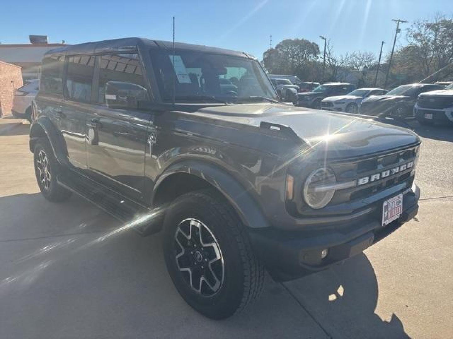 2025 Marsh Gray /Black Onyx Interior Ford Bronco Outer Banks (1FMEE8BPXSL) with an 2.7L EcoBoost V6 engine, Automatic transmission, located at 1105 E Mulberry, Kaufman, TX, 75142, (972) 962-2151, 32.589550, -96.300926 - $4,880 off MSRP!<br><br><br>Marsh Gray 2025 Ford Bronco 4D Sport Utility Outer Banks 4WD 10-Speed Automatic 2.7L EcoBoost V6 19/21 City/Highway MPG Price includes: $1000 - Final Days Mega Bonus Cash. Exp. 01/02/2026 $2000 - Retail Bonus Cash. Exp. 01/05/2026 - Photo#6