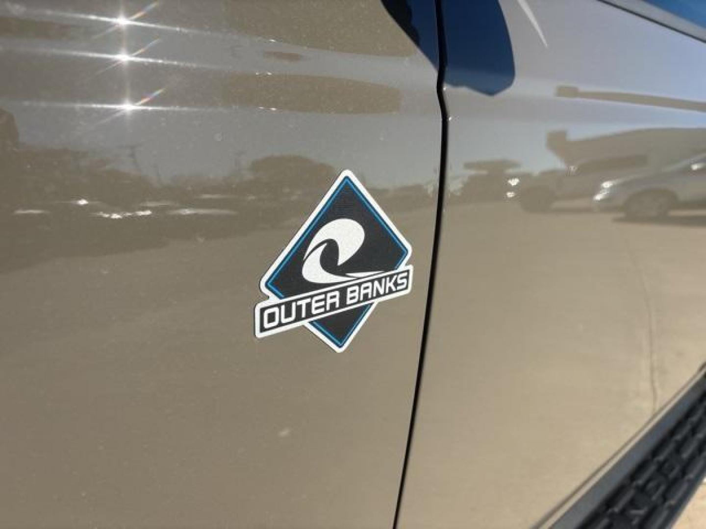 2025 Marsh Gray /Black Onyx Interior Ford Bronco Outer Banks (1FMEE8BPXSL) with an 2.7L EcoBoost V6 engine, Automatic transmission, located at 1105 E Mulberry, Kaufman, TX, 75142, (972) 962-2151, 32.589550, -96.300926 - $4,880 off MSRP!<br><br><br>Marsh Gray 2025 Ford Bronco 4D Sport Utility Outer Banks 4WD 10-Speed Automatic 2.7L EcoBoost V6 19/21 City/Highway MPG Price includes: $1000 - Final Days Mega Bonus Cash. Exp. 01/02/2026 $2000 - Retail Bonus Cash. Exp. 01/05/2026 - Photo#8