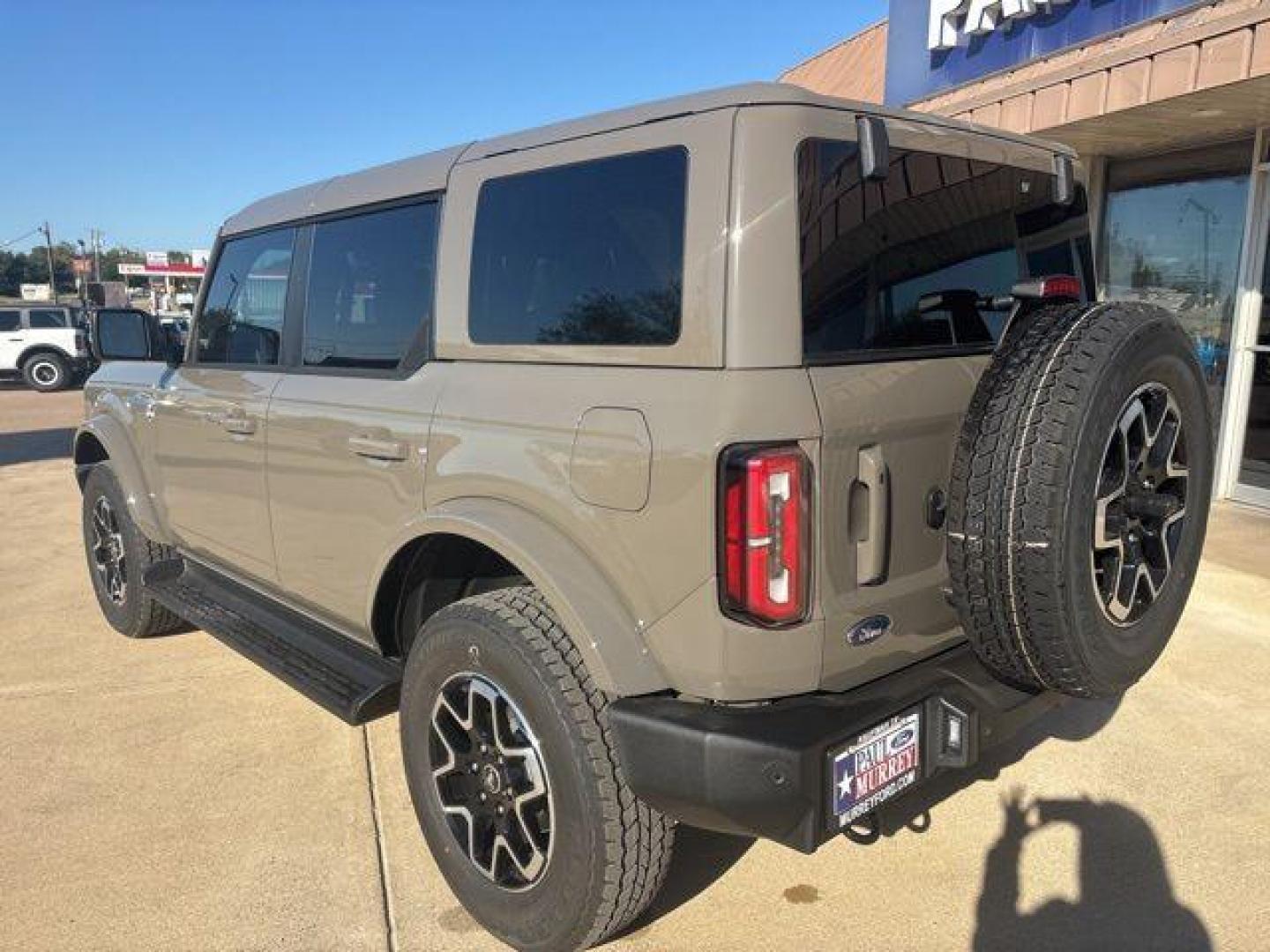 2025 Gray /Black Onyx Ford Bronco Outer Banks (1FMEE8BPXSL) with an 2.7L EcoBoost V6 engine, Automatic transmission, located at 1105 E Mulberry, Kaufman, TX, 75142, (972) 962-2151, 32.589550, -96.300926 - $5,080 off MSRP!<br><br><br>Marsh Gray 2025 Ford Bronco 4D Sport Utility Outer Banks 4WD 10-Speed Automatic 2.7L EcoBoost V6 19/21 City/Highway MPG Price includes: $2500 - Retail Customer Cash. Exp. 03/31/2026 - Photo#3