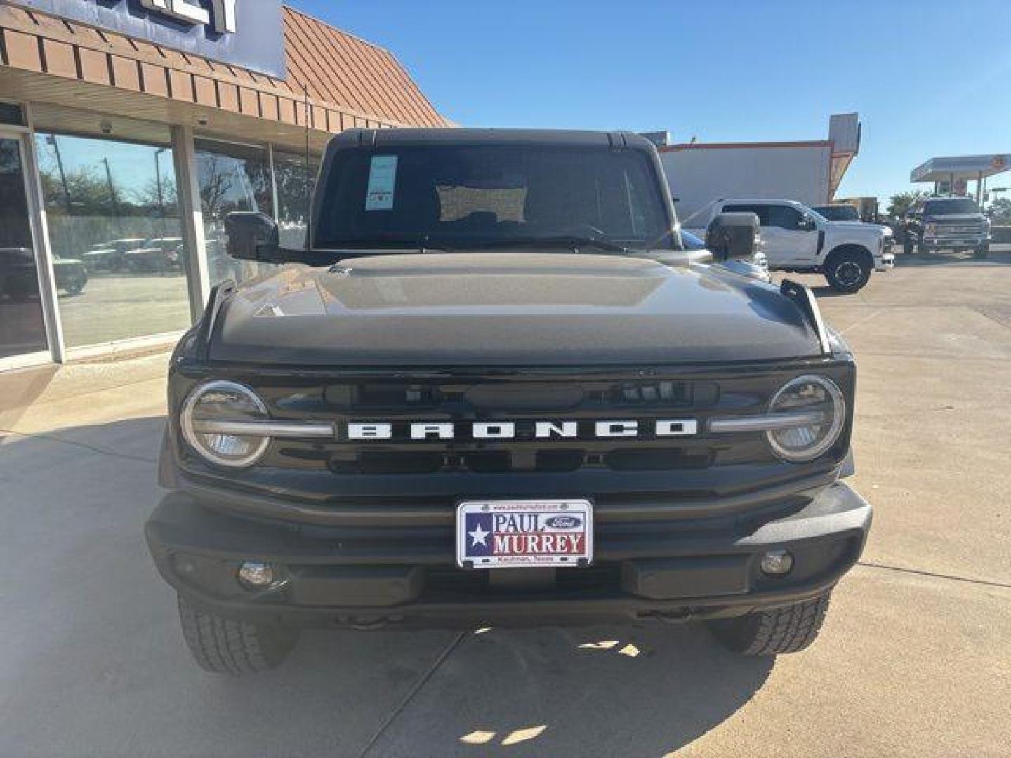 2025 Gray /Black Onyx Ford Bronco Outer Banks (1FMEE8BPXSL) with an 2.7L EcoBoost V6 engine, Automatic transmission, located at 1105 E Mulberry, Kaufman, TX, 75142, (972) 962-2151, 32.589550, -96.300926 - $5,080 off MSRP!<br><br><br>Marsh Gray 2025 Ford Bronco 4D Sport Utility Outer Banks 4WD 10-Speed Automatic 2.7L EcoBoost V6 19/21 City/Highway MPG Price includes: $2500 - Retail Customer Cash. Exp. 03/31/2026 - Photo#7
