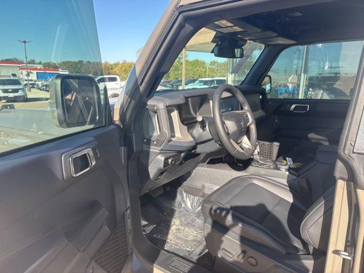 2025 Gray /Black Onyx Ford Bronco Outer Banks (1FMEE8BPXSL) with an 2.7L EcoBoost V6 engine, Automatic transmission, located at 1105 E Mulberry, Kaufman, TX, 75142, (972) 962-2151, 32.589550, -96.300926 - $5,080 off MSRP!<br><br><br>Marsh Gray 2025 Ford Bronco 4D Sport Utility Outer Banks 4WD 10-Speed Automatic 2.7L EcoBoost V6 19/21 City/Highway MPG Price includes: $2500 - Retail Customer Cash. Exp. 03/31/2026 - Photo#9