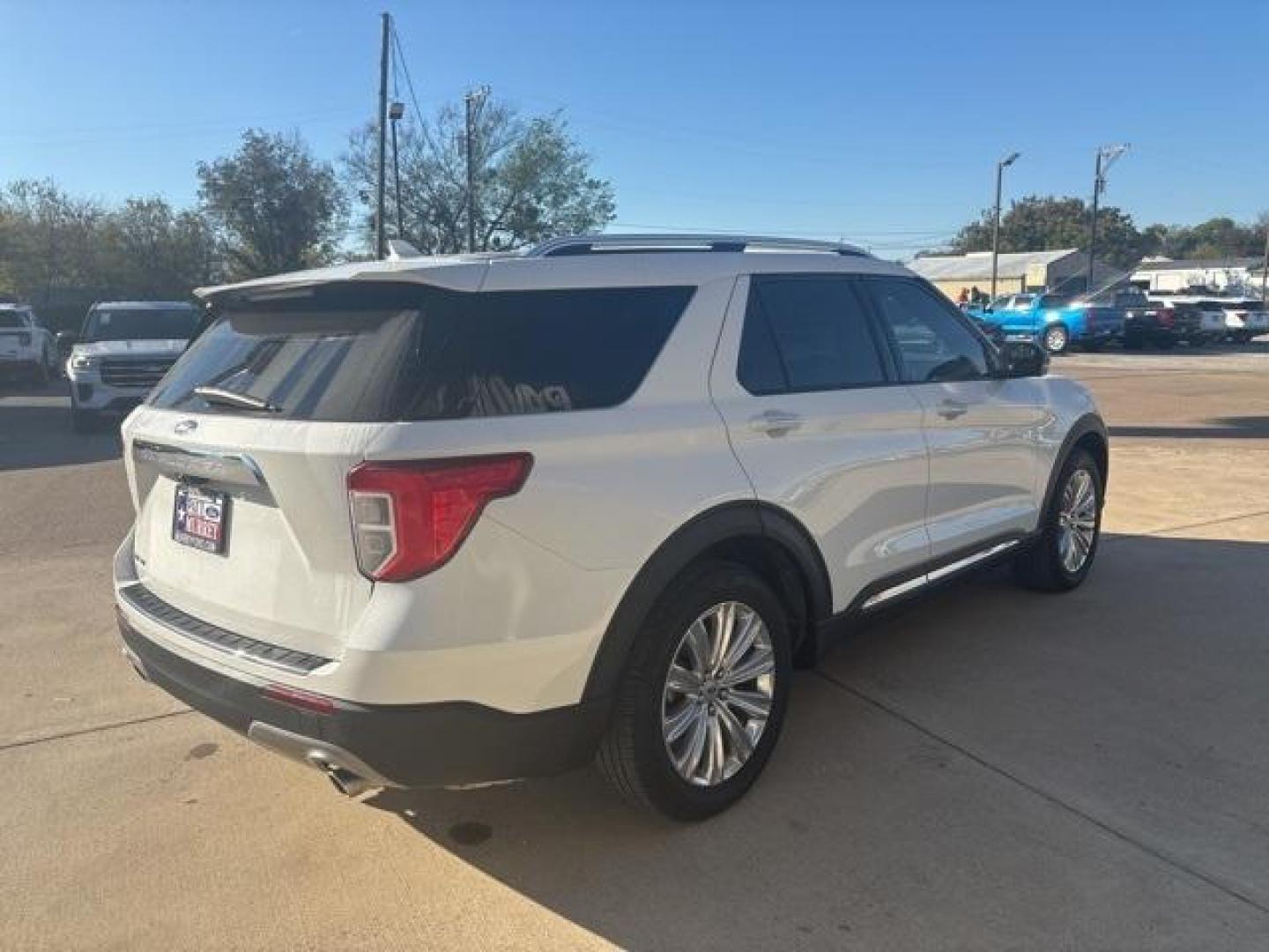 2022 Star White Metallic Tri-Coat /Ebony Ford Explorer Limited (1FMSK7FH5NG) with an 2.3L EcoBoost I-4 engine, Automatic transmission, located at 1105 E Mulberry, Kaufman, TX, 75142, (972) 962-2151, 32.589550, -96.300926 - Star White Metallic Tri-Coat 2022 Ford Explorer 4D Sport Utility Limited RWD 10-Speed Automatic 2.3L EcoBoost I-4<br><br><br>Odometer is 42032 miles below market average! 21/28 City/Highway MPG<br><br><br>Please call Paul Murrey Ford Inc. In Kaufman Texas A Family Dealership Since 1952 Serving the D - Photo#5