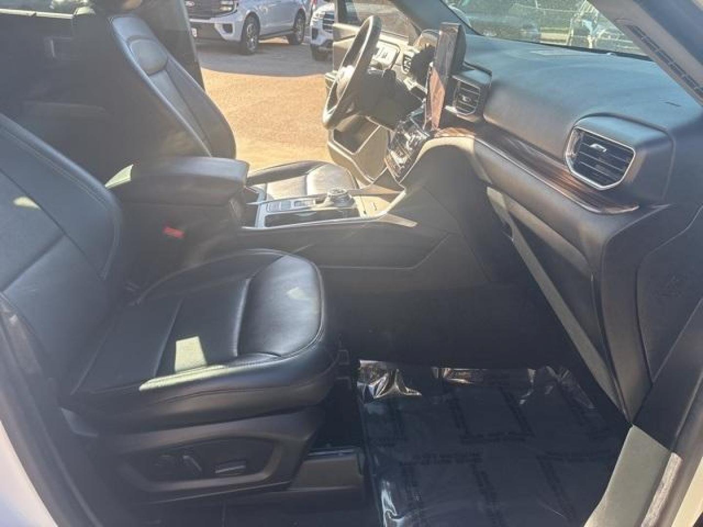 2022 Star White Metallic Tri-Coat /Ebony Ford Explorer Limited (1FMSK7FH5NG) with an 2.3L EcoBoost I-4 engine, Automatic transmission, located at 1105 E Mulberry, Kaufman, TX, 75142, (972) 962-2151, 32.589550, -96.300926 - Star White Metallic Tri-Coat 2022 Ford Explorer 4D Sport Utility Limited RWD 10-Speed Automatic 2.3L EcoBoost I-4<br><br><br>Odometer is 42032 miles below market average! 21/28 City/Highway MPG<br><br><br>Please call Paul Murrey Ford Inc. In Kaufman Texas A Family Dealership Since 1952 Serving the D - Photo#17