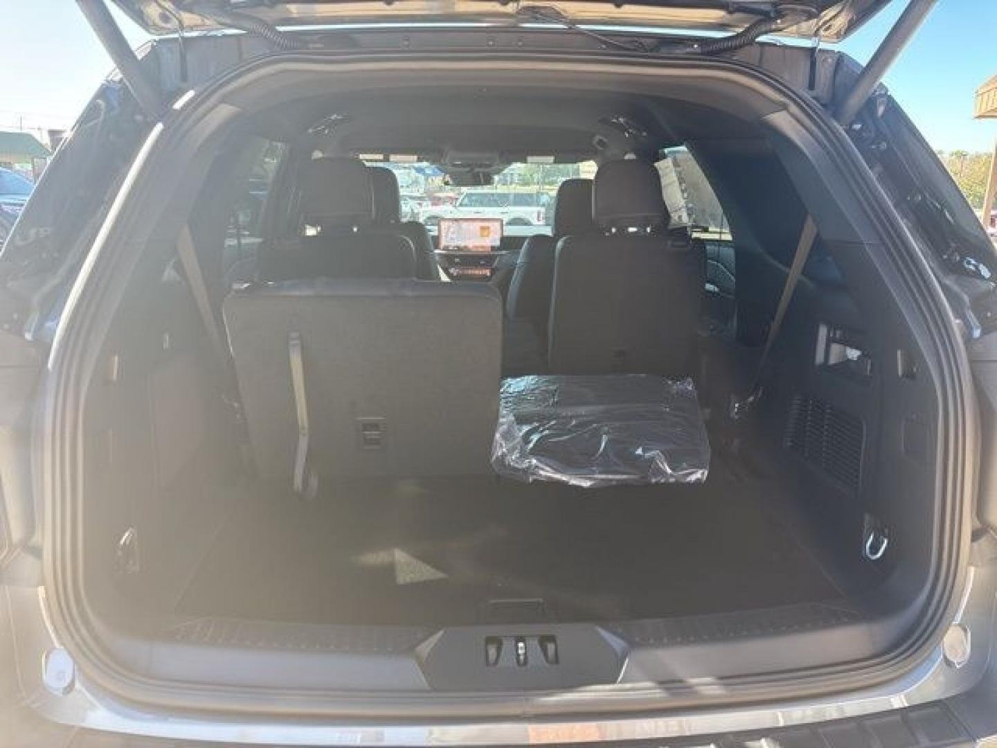 2026 Gray Metallic /Onyx Ford Explorer ST-Line (1FMUK7KH1TG) with an 2.3L EcoBoost I-4 engine, Automatic transmission, located at 1105 E Mulberry, Kaufman, TX, 75142, (972) 962-2151, 32.589550, -96.300926 - $4,500 off MSRP! Priced below KBB Fair Purchase Price!<br><br><br>Gray Metallic 2026 Ford Explorer 4D Sport Utility ST-Line RWD 10-Speed Automatic 2.3L EcoBoost I-4 20/29 City/Highway MPG<br><br>20/29 City/Highway MPG Price includes: $1000 - SSE Down Payment Assistance. Exp. 08/31/2026 $3000 - Retai- Photo#15