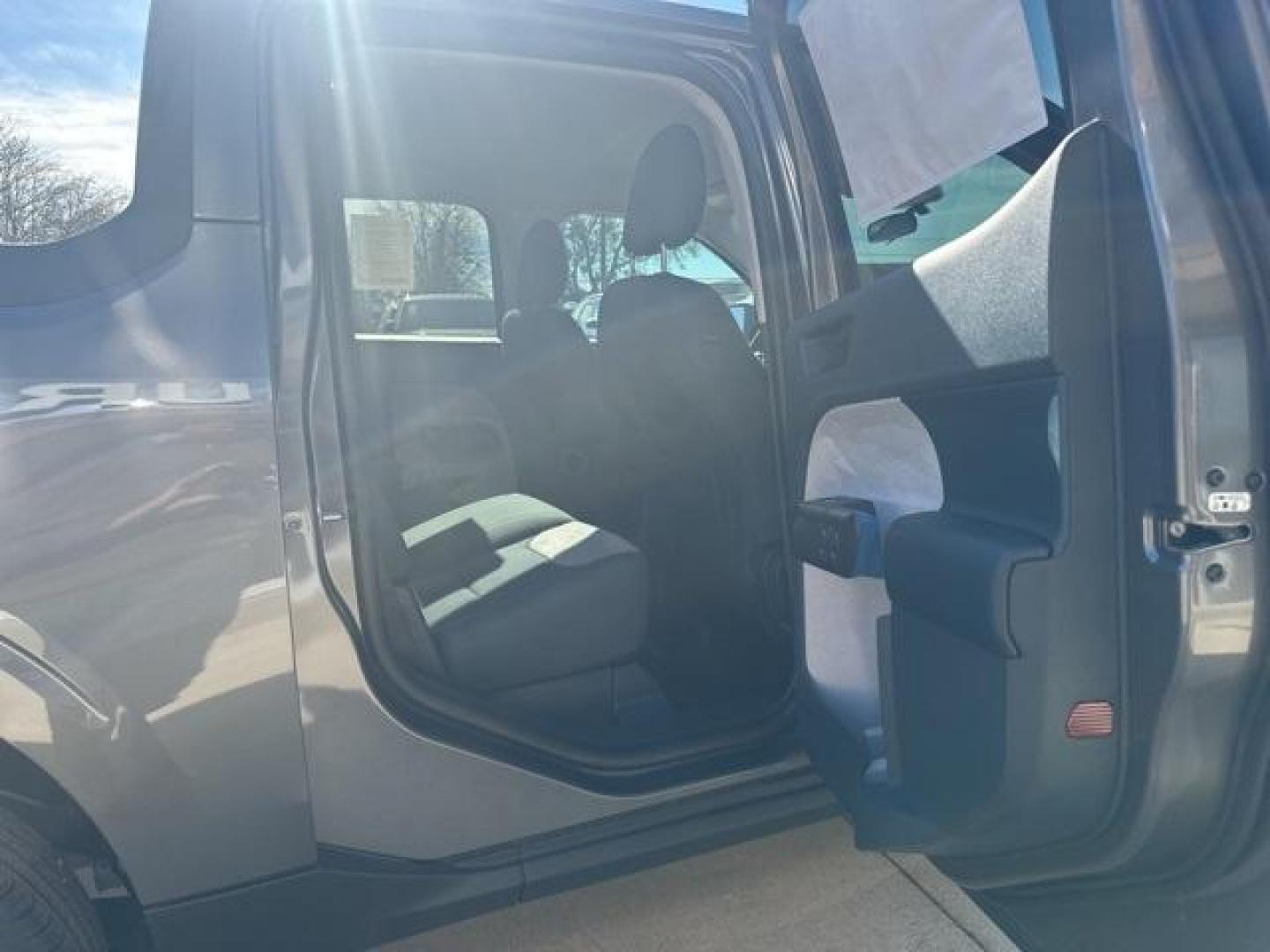 2025 Carbonized Gray Metallic /Blue Ford Maverick XLT (3FTTW8JA2SR) with an EcoBoost 2.0L I4 GTDi DOHC Turbocharged VCT engine, Automatic transmission, located at 1105 E Mulberry, Kaufman, TX, 75142, (972) 962-2151, 32.589550, -96.300926 - $2,000 off MSRP! Priced below KBB Fair Purchase Price!<br><br><br>Carbonized Gray Metallic 2025 Ford Maverick 4D Crew Cab XLT AWD 8-Speed Automatic EcoBoost 2.0L I4 GTDi DOHC Turbocharged VCT 22/30 City/Highway MPG<br><br>22/30 City/Highway MPG Price includes: $1000 - Final Days Mega Bonus Cash. Exp - Photo#16