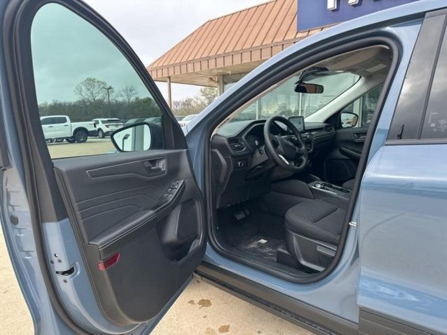 2026 vapor blue metallic /Ebony Ford Escape Active (1FMCU0GN2TU) with an 1.5L EcoBoost engine, Automatic transmission, located at 1105 E Mulberry, Kaufman, TX, 75142, (972) 962-2151, 32.589550, -96.300926 - $2,000 off MSRP!<br><br><br>vapor blue metallic 2026 Ford Escape 4D Sport Utility Active FWD 8-Speed Automatic 1.5L EcoBoost 27/34 City/Highway MPG<br><br>27/34 City/Highway MPG Price includes: $2000 - Bonus Customer Cash. Exp. 01/05/2026 - Photo#6