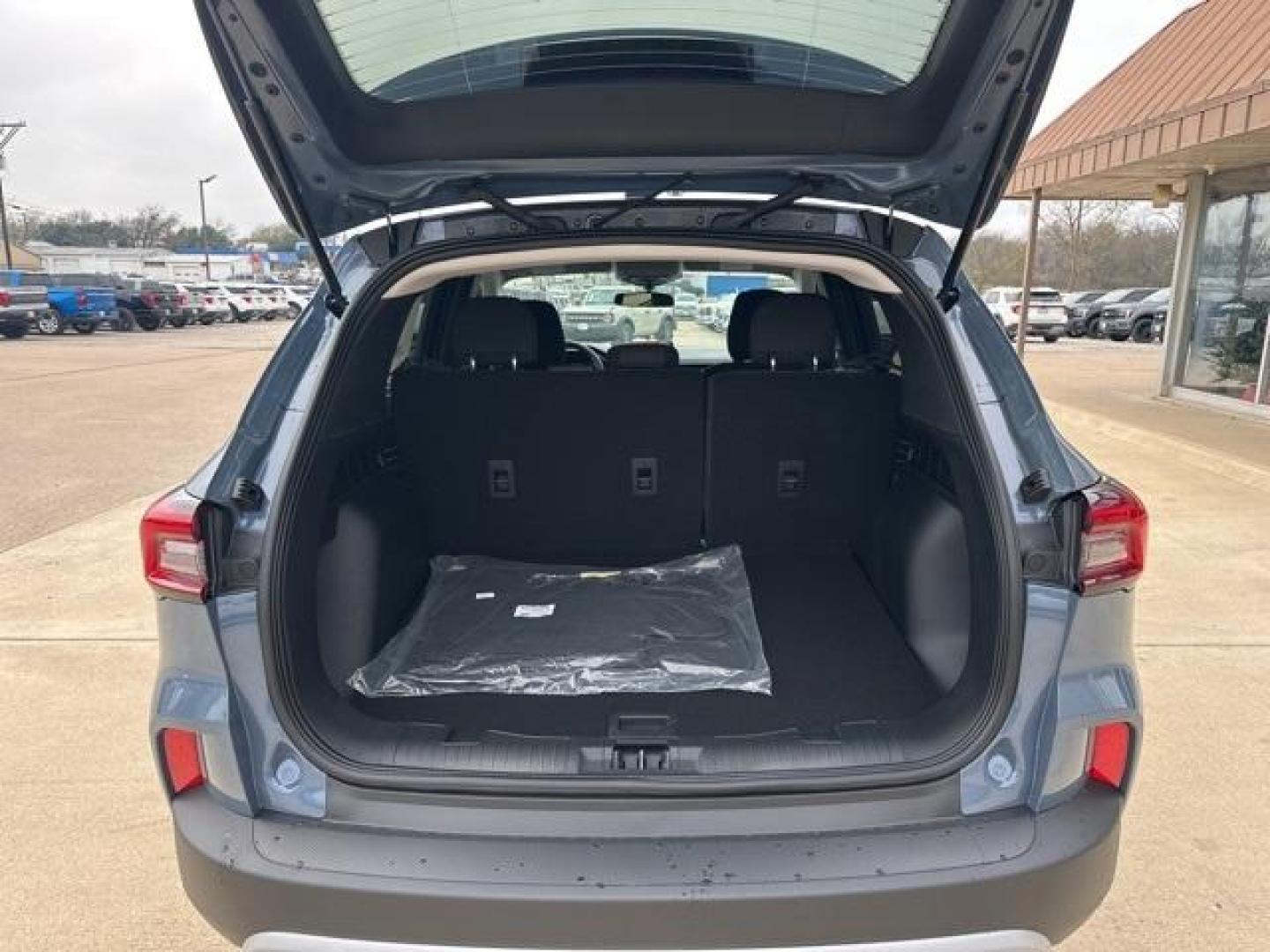 2026 vapor blue metallic /Ebony Ford Escape Active (1FMCU0GN2TU) with an 1.5L EcoBoost engine, Automatic transmission, located at 1105 E Mulberry, Kaufman, TX, 75142, (972) 962-2151, 32.589550, -96.300926 - $2,000 off MSRP!<br><br><br>vapor blue metallic 2026 Ford Escape 4D Sport Utility Active FWD 8-Speed Automatic 1.5L EcoBoost 27/34 City/Highway MPG<br><br>27/34 City/Highway MPG Price includes: $2000 - Bonus Customer Cash. Exp. 01/05/2026 - Photo#12