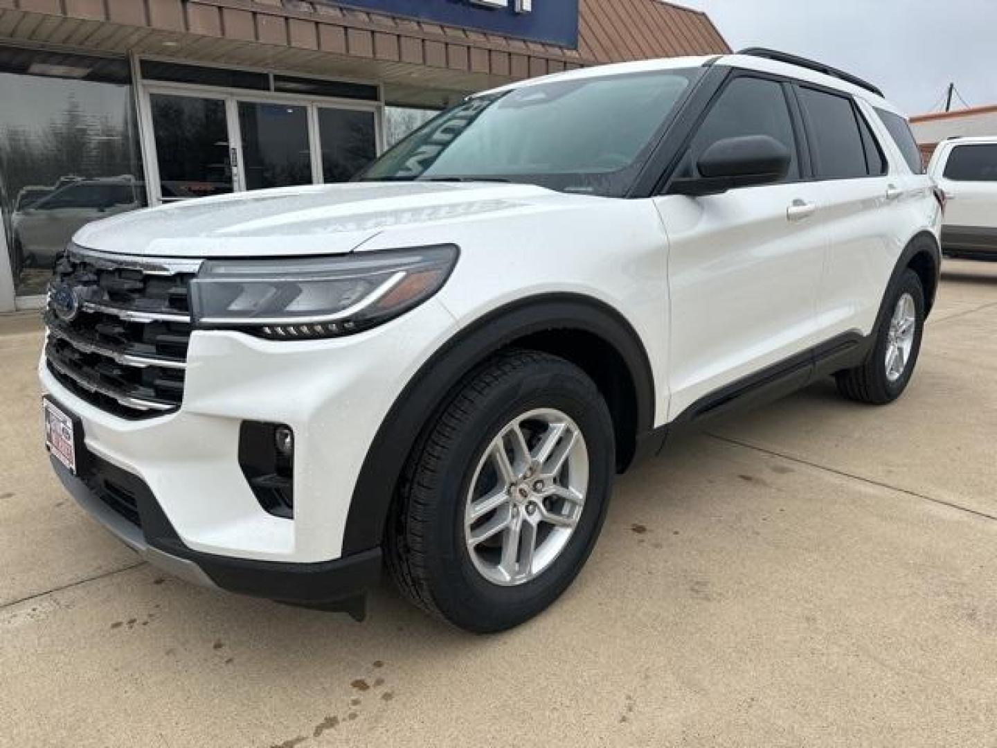 2026 Star White Metallic Tri-Coat /Gray Ford Explorer Active (1FMUK7DH6TG) with an 2.3L EcoBoost I-4 engine, Automatic transmission, located at 1105 E Mulberry, Kaufman, TX, 75142, (972) 962-2151, 32.589550, -96.300926 - $1,500 off MSRP!<br><br><br>Star White Metallic Tri-Coat 2026 Ford Explorer 4D Sport Utility Active RWD 10-Speed Automatic 2.3L EcoBoost I-4 20/29 City/Highway MPG<br><br>20/29 City/Highway MPG Price includes: $1000 - Retail Customer Cash. Exp. 01/05/2026 $500 - Bonus Customer Cash. Exp. 01/05/2026 - Photo#1