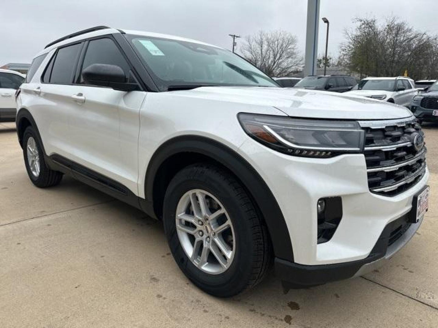 2026 Star White Metallic Tri-Coat /Gray Ford Explorer Active (1FMUK7DH6TG) with an 2.3L EcoBoost I-4 engine, Automatic transmission, located at 1105 E Mulberry, Kaufman, TX, 75142, (972) 962-2151, 32.589550, -96.300926 - $1,500 off MSRP!<br><br><br>Star White Metallic Tri-Coat 2026 Ford Explorer 4D Sport Utility Active RWD 10-Speed Automatic 2.3L EcoBoost I-4 20/29 City/Highway MPG<br><br>20/29 City/Highway MPG Price includes: $1000 - Retail Customer Cash. Exp. 01/05/2026 $500 - Bonus Customer Cash. Exp. 01/05/2026 - Photo#4