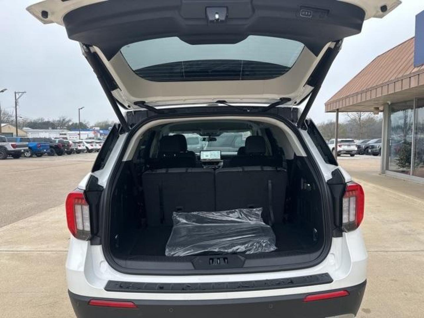 2026 Star White Metallic Tri-Coat /Gray Ford Explorer Active (1FMUK7DH6TG) with an 2.3L EcoBoost I-4 engine, Automatic transmission, located at 1105 E Mulberry, Kaufman, TX, 75142, (972) 962-2151, 32.589550, -96.300926 - $1,500 off MSRP!<br><br><br>Star White Metallic Tri-Coat 2026 Ford Explorer 4D Sport Utility Active RWD 10-Speed Automatic 2.3L EcoBoost I-4 20/29 City/Highway MPG<br><br>20/29 City/Highway MPG Price includes: $1000 - Retail Customer Cash. Exp. 01/05/2026 $500 - Bonus Customer Cash. Exp. 01/05/2026 - Photo#13