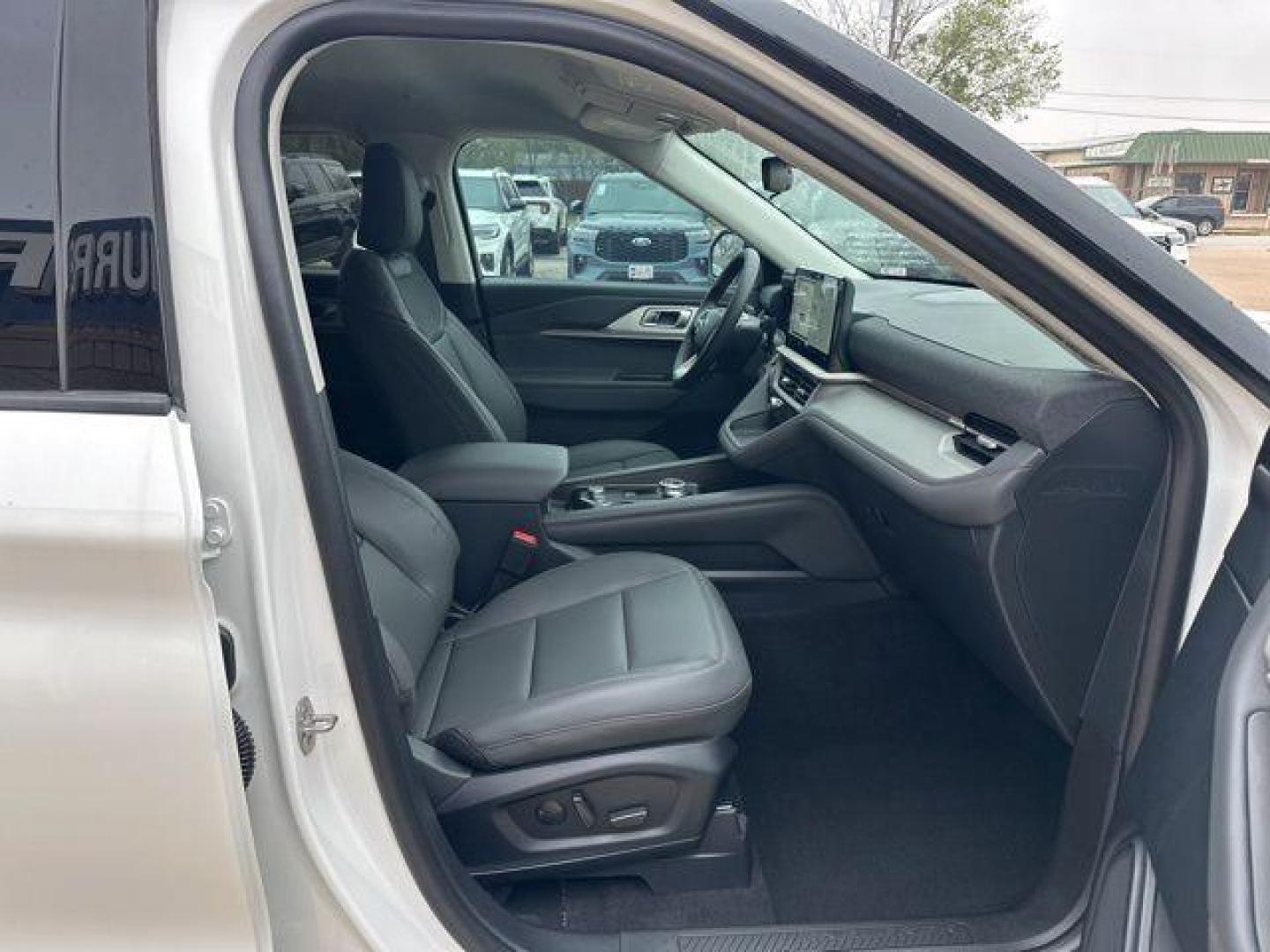 2026 White Metallic /Ultra Dark Space Gray Ford Explorer Active (1FMUK7DH6TG) with an 2.3L EcoBoost I-4 engine, Automatic transmission, located at 1105 E Mulberry, Kaufman, TX, 75142, (972) 962-2151, 32.589550, -96.300926 - $3,500 off MSRP!<br><br><br>Star White Metallic Tri-Coat 2026 Ford Explorer 4D Sport Utility Active RWD 10-Speed Automatic 2.3L EcoBoost I-4 20/29 City/Highway MPG<br><br>20/29 City/Highway MPG Price includes: $3500 - Retail Customer Cash. Exp. 03/31/2026 - Photo#18