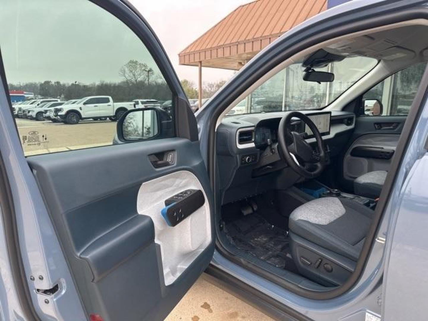 2025 Azure Gray Metallic Tri-Coat /Blue Ford Maverick XLT (3FTTW8H36SR) with an 2.5L I-4 Hybrid engine, CVT transmission, located at 1105 E Mulberry, Kaufman, TX, 75142, (972) 962-2151, 32.589550, -96.300926 - 2.5L I-4 Hybrid.<br>Azure Gray Metallic Tri-Coat 2025 Ford Maverick 4D Crew Cab XLT FWD CVT 2.5L I-4 Hybrid 42/35 City/Highway MPG<br><br>42/35 City/Highway MPG - Photo#6