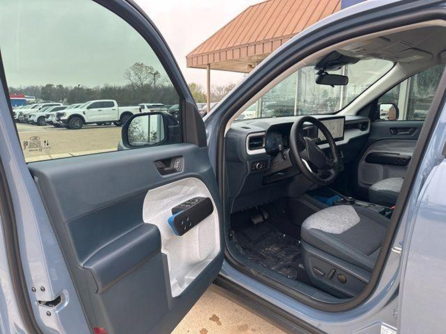 2025 Azure Gray Metallic /Navy Pier/Aspen Gray Ford Maverick XLT (3FTTW8H36SR) with an 2.5L I-4 Hybrid engine, CVT transmission, located at 1105 E Mulberry, Kaufman, TX, 75142, (972) 962-2151, 32.589550, -96.300926 - $1,282 off MSRP!<br><br>2.5L I-4 Hybrid.<br>Azure Gray Metallic Tri-Coat 2025 Ford Maverick 4D Crew Cab XLT FWD CVT 2.5L I-4 Hybrid 42/35 City/Highway MPG<br><br>42/35 City/Highway MPG Price includes: $1000 - Retail Customer Cash. Exp. 03/31/2026 - Photo#6