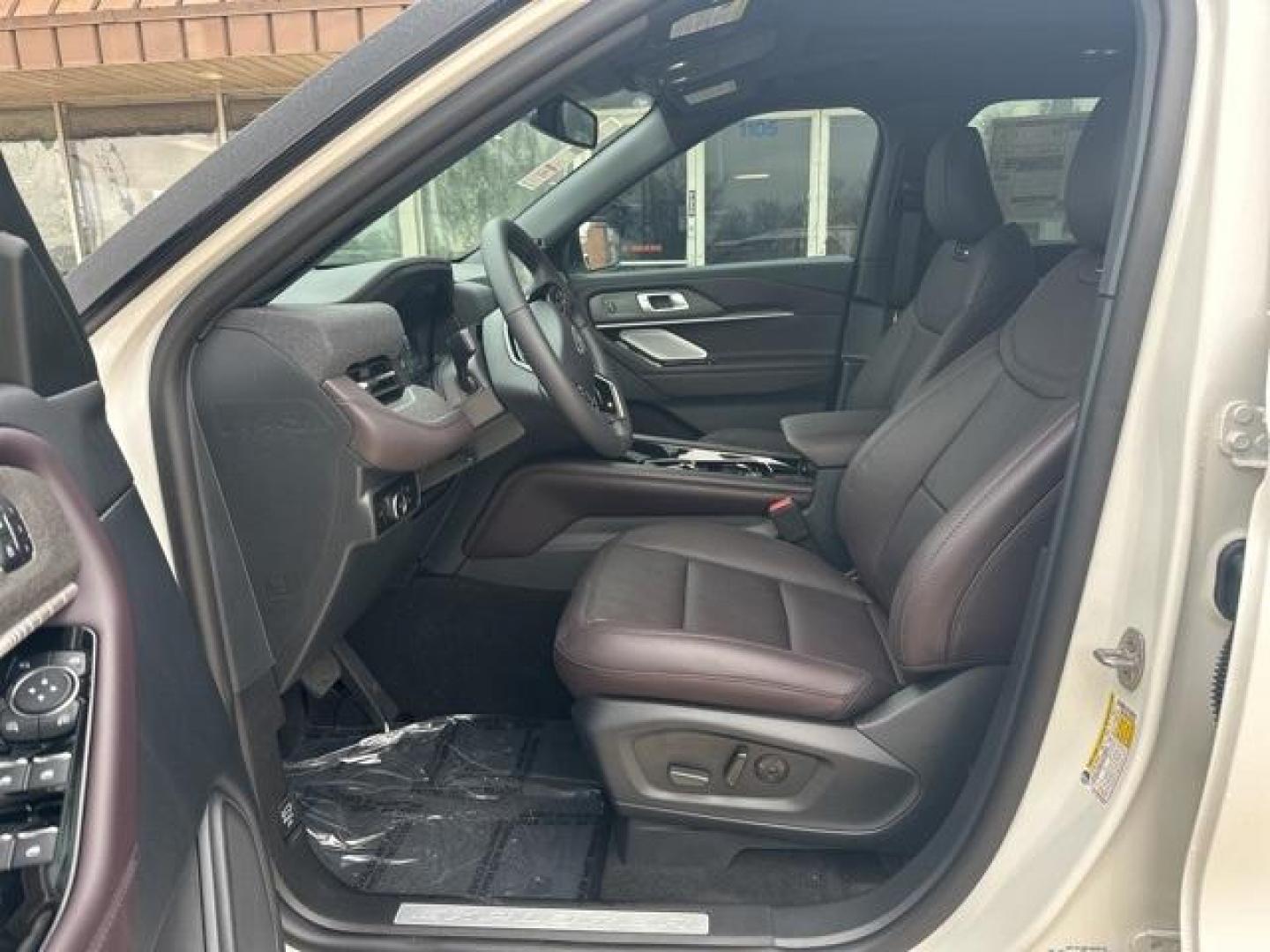 2026 Star White Metallic Tri-Coat /Mojave Dusk Interior Ford Explorer Platinum (1FMUK7HHXTG) with an 2.3L EcoBoost I-4 engine, Automatic transmission, located at 1105 E Mulberry, Kaufman, TX, 75142, (972) 962-2151, 32.589550, -96.300926 - $1,500 off MSRP!<br><br><br>Star White Metallic Tri-Coat 2026 Ford Explorer 4D Sport Utility Platinum RWD 10-Speed Automatic 2.3L EcoBoost I-4 20/29 City/Highway MPG<br><br>20/29 City/Highway MPG Price includes: $1000 - Retail Customer Cash. Exp. 01/05/2026 $500 - Bonus Customer Cash. Exp. 01/05/202 - Photo#7