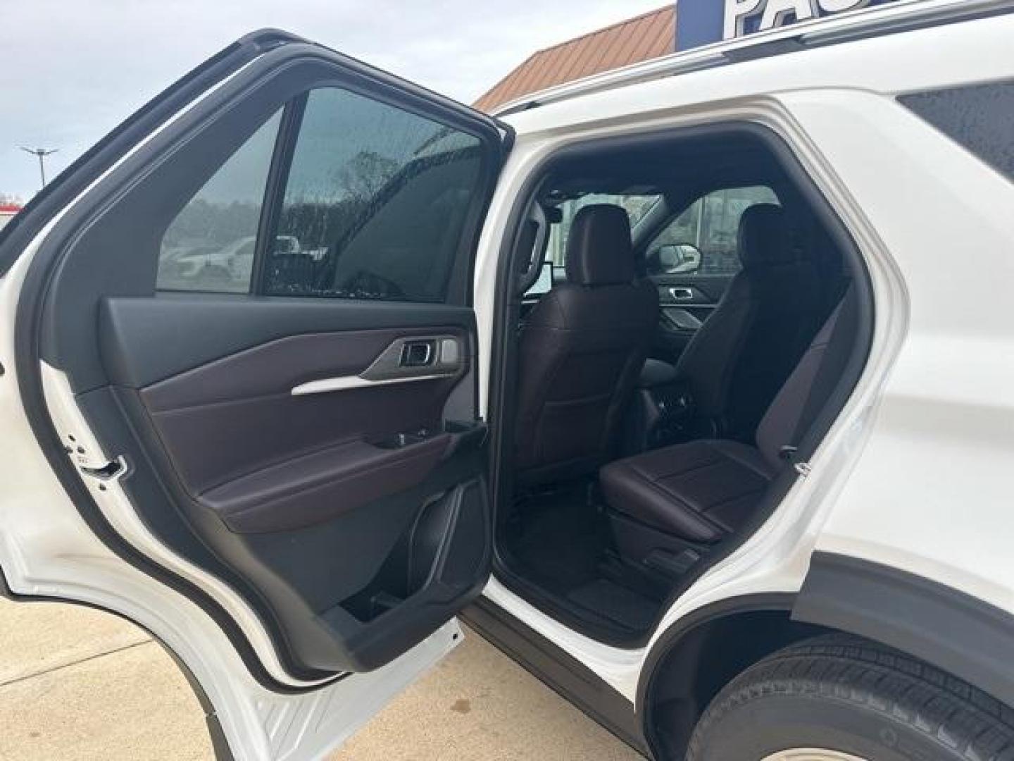 2026 Star White Metallic Tri-Coat /Mojave Dusk Interior Ford Explorer Platinum (1FMUK7HHXTG) with an 2.3L EcoBoost I-4 engine, Automatic transmission, located at 1105 E Mulberry, Kaufman, TX, 75142, (972) 962-2151, 32.589550, -96.300926 - $1,500 off MSRP!<br><br><br>Star White Metallic Tri-Coat 2026 Ford Explorer 4D Sport Utility Platinum RWD 10-Speed Automatic 2.3L EcoBoost I-4 20/29 City/Highway MPG<br><br>20/29 City/Highway MPG Price includes: $1000 - Retail Customer Cash. Exp. 01/05/2026 $500 - Bonus Customer Cash. Exp. 01/05/202 - Photo#9