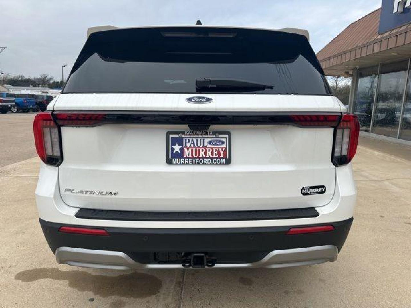 2026 White Metallic /Mojave Dusk/Onyx Ford Explorer Platinum (1FMUK7HHXTG) with an 2.3L EcoBoost I-4 engine, Automatic transmission, located at 1105 E Mulberry, Kaufman, TX, 75142, (972) 962-2151, 32.589550, -96.300926 - $1,000 off MSRP!<br><br><br>Star White Metallic Tri-Coat 2026 Ford Explorer 4D Sport Utility Platinum RWD 10-Speed Automatic 2.3L EcoBoost I-4 20/29 City/Highway MPG<br><br>20/29 City/Highway MPG Price includes: $1000 - Employee Pricing Retail Customer Cash. Exp. 07/06/2026 - Photo#3