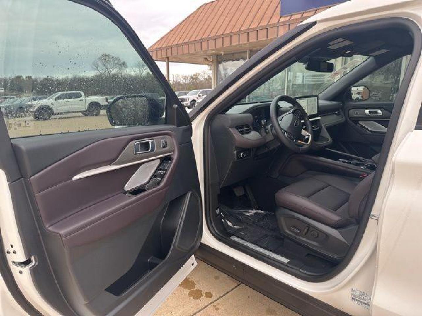 2026 White Metallic /Mojave Dusk/Onyx Ford Explorer Platinum (1FMUK7HHXTG) with an 2.3L EcoBoost I-4 engine, Automatic transmission, located at 1105 E Mulberry, Kaufman, TX, 75142, (972) 962-2151, 32.589550, -96.300926 - $1,000 off MSRP!<br><br><br>Star White Metallic Tri-Coat 2026 Ford Explorer 4D Sport Utility Platinum RWD 10-Speed Automatic 2.3L EcoBoost I-4 20/29 City/Highway MPG<br><br>20/29 City/Highway MPG Price includes: $1000 - Employee Pricing Retail Customer Cash. Exp. 07/06/2026 - Photo#6