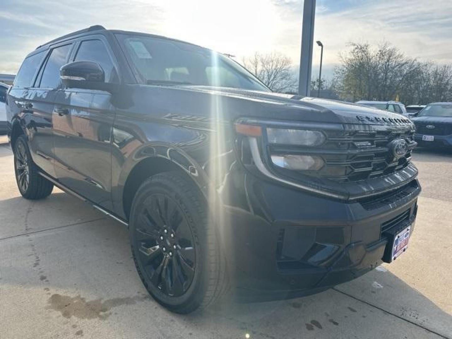 2025 Agate Black Metallic /Black Ford Expedition Platinum (1FMJU1M87SE) with an EcoBoost 3.5L V6 GTDi DOHC 24V Twin Turbocharged engine, Automatic transmission, located at 1105 E Mulberry, Kaufman, TX, 75142, (972) 962-2151, 32.589550, -96.300926 - $3,118 off MSRP!<br><br>4WD.<br>Agate Black Metallic 2025 Ford Expedition 4D Sport Utility Platinum 4WD 10-Speed Automatic EcoBoost 3.5L V6 GTDi DOHC 24V Twin Turbocharged Price includes: $1000 - Final Days Mega Bonus Cash. Exp. 01/02/2026 - Photo#4
