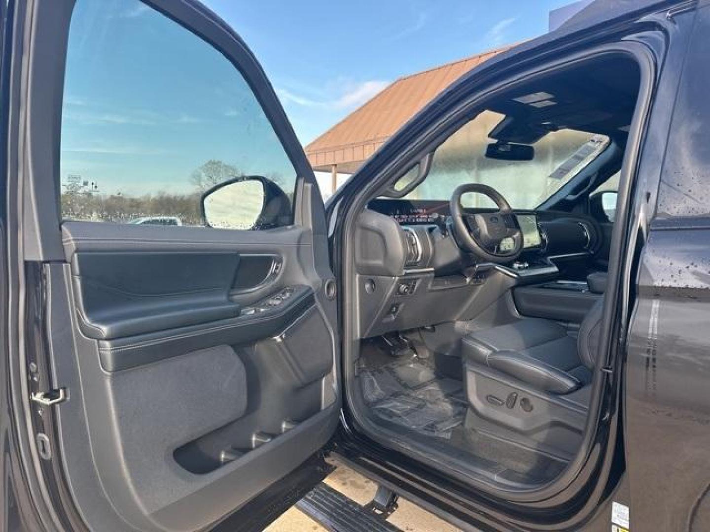 2025 Agate Black Metallic /Black Ford Expedition Platinum (1FMJU1M87SE) with an EcoBoost 3.5L V6 GTDi DOHC 24V Twin Turbocharged engine, Automatic transmission, located at 1105 E Mulberry, Kaufman, TX, 75142, (972) 962-2151, 32.589550, -96.300926 - $3,118 off MSRP!<br><br>4WD.<br>Agate Black Metallic 2025 Ford Expedition 4D Sport Utility Platinum 4WD 10-Speed Automatic EcoBoost 3.5L V6 GTDi DOHC 24V Twin Turbocharged Price includes: $1000 - Final Days Mega Bonus Cash. Exp. 01/02/2026 - Photo#5