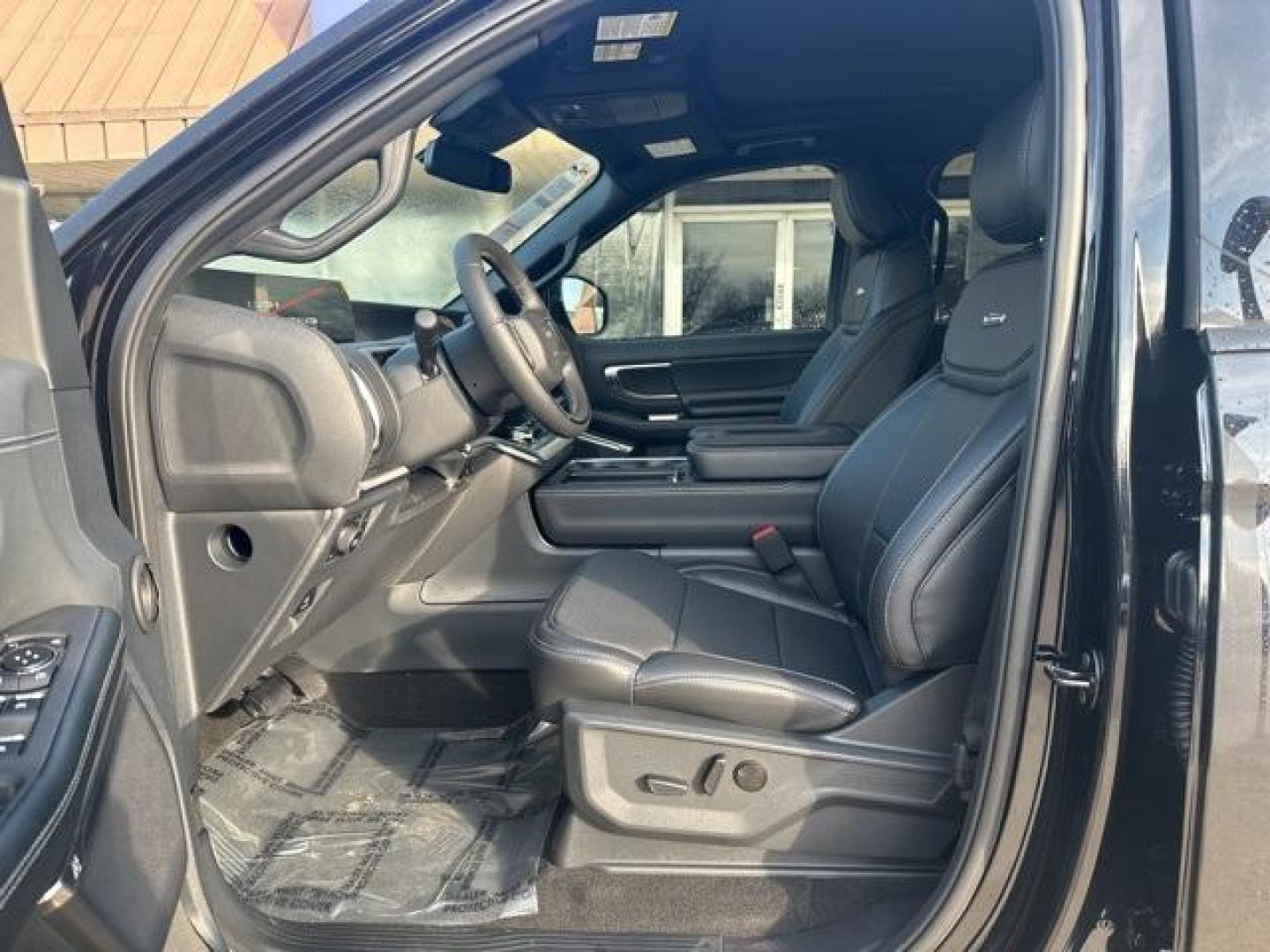 2025 Agate Black Metallic /Black Ford Expedition Platinum (1FMJU1M87SE) with an EcoBoost 3.5L V6 GTDi DOHC 24V Twin Turbocharged engine, Automatic transmission, located at 1105 E Mulberry, Kaufman, TX, 75142, (972) 962-2151, 32.589550, -96.300926 - $3,118 off MSRP!<br><br>4WD.<br>Agate Black Metallic 2025 Ford Expedition 4D Sport Utility Platinum 4WD 10-Speed Automatic EcoBoost 3.5L V6 GTDi DOHC 24V Twin Turbocharged Price includes: $1000 - Final Days Mega Bonus Cash. Exp. 01/02/2026 - Photo#6