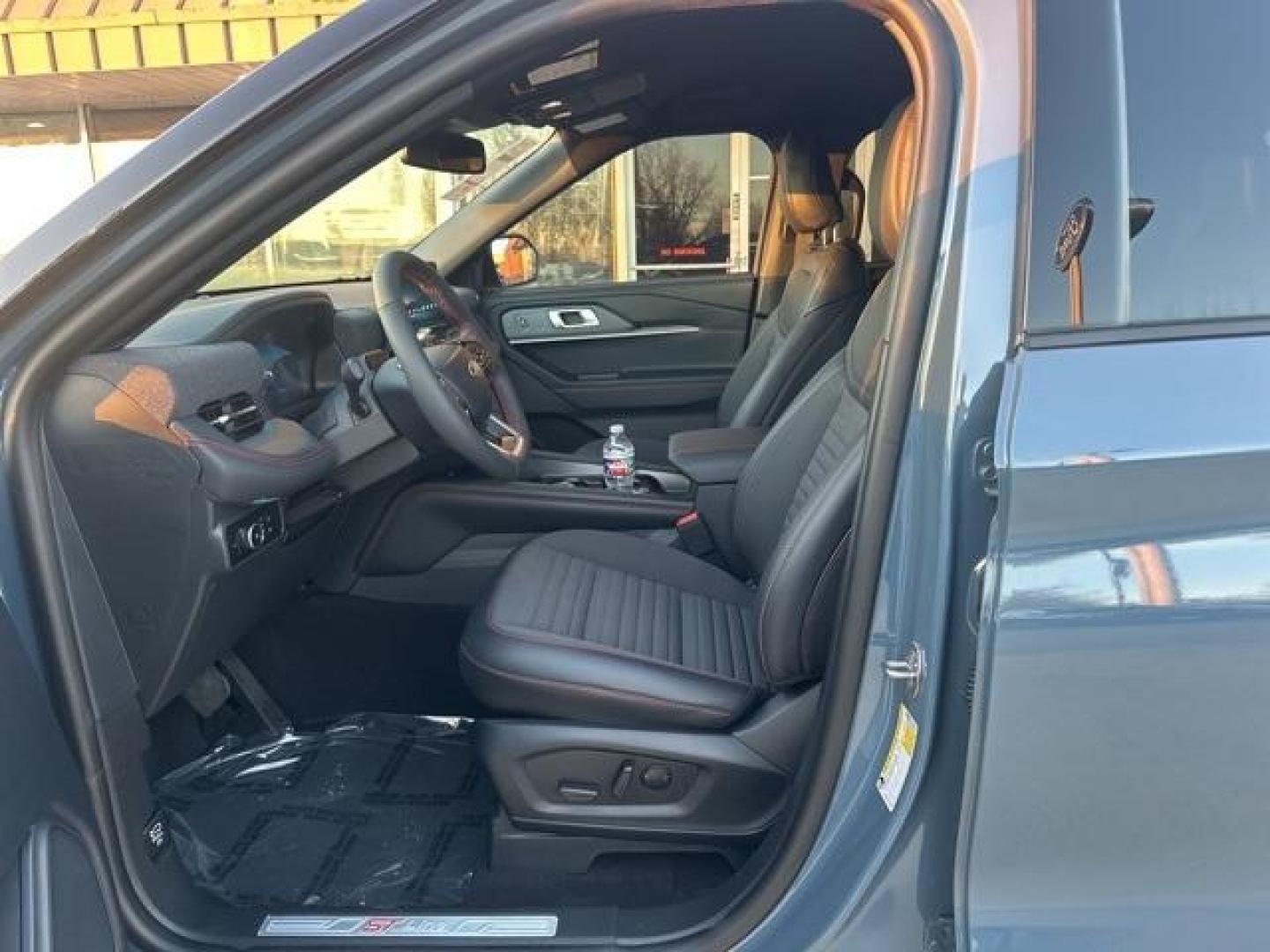 2025 Vapor Blue /Onyx Ford Explorer ST-Line (1FMUK7KH9SG) with an 2.3L EcoBoost I-4 engine, Automatic transmission, located at 1105 E Mulberry, Kaufman, TX, 75142, (972) 962-2151, 32.589550, -96.300926 - $3,478 off MSRP!<br><br><br>Vapor Blue 2025 Ford Explorer 4D Sport Utility ST-Line RWD 10-Speed Automatic 2.3L EcoBoost I-4 20/29 City/Highway MPG<br><br>20/29 City/Highway MPG Price includes: $1000 - Final Days Mega Bonus Cash. Exp. 01/02/2026 $1500 - Bonus Customer Cash. Exp. 01/05/2026 - Photo#5