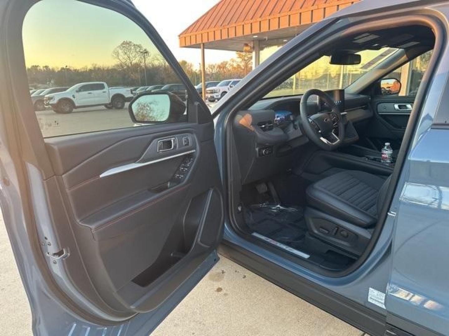 2025 Vapor Blue /Onyx Ford Explorer ST-Line (1FMUK7KH9SG) with an 2.3L EcoBoost I-4 engine, Automatic transmission, located at 1105 E Mulberry, Kaufman, TX, 75142, (972) 962-2151, 32.589550, -96.300926 - $3,478 off MSRP!<br><br><br>Vapor Blue 2025 Ford Explorer 4D Sport Utility ST-Line RWD 10-Speed Automatic 2.3L EcoBoost I-4 20/29 City/Highway MPG<br><br>20/29 City/Highway MPG Price includes: $1000 - Final Days Mega Bonus Cash. Exp. 01/02/2026 $1500 - Bonus Customer Cash. Exp. 01/05/2026 - Photo#6