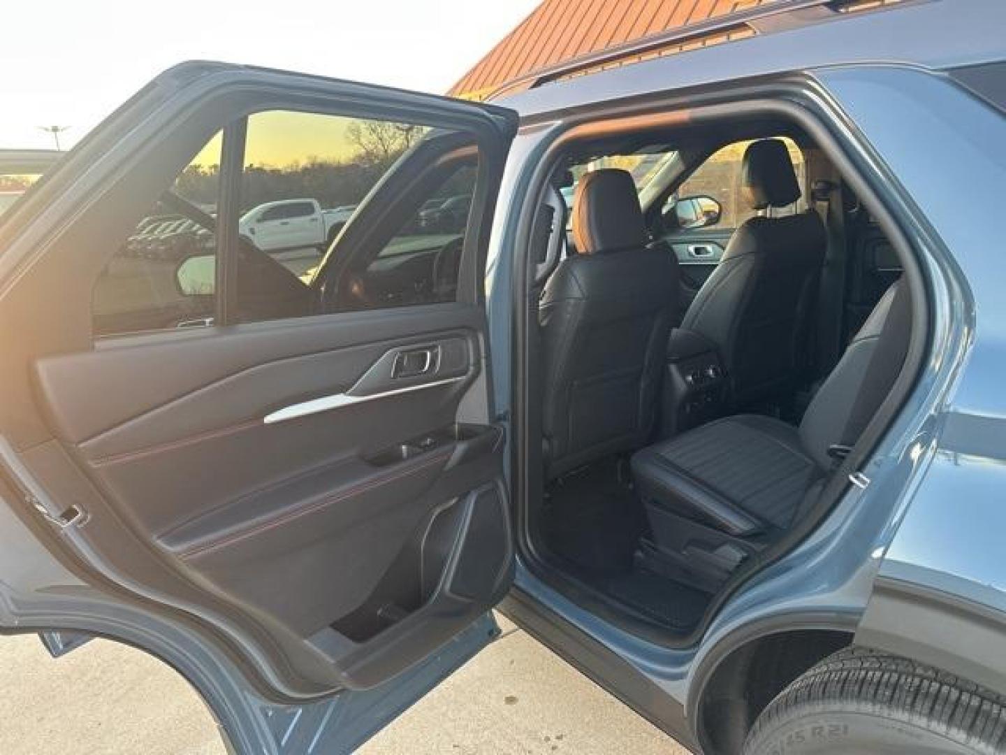 2025 Vapor Blue /Onyx Ford Explorer ST-Line (1FMUK7KH9SG) with an 2.3L EcoBoost I-4 engine, Automatic transmission, located at 1105 E Mulberry, Kaufman, TX, 75142, (972) 962-2151, 32.589550, -96.300926 - $3,478 off MSRP!<br><br><br>Vapor Blue 2025 Ford Explorer 4D Sport Utility ST-Line RWD 10-Speed Automatic 2.3L EcoBoost I-4 20/29 City/Highway MPG<br><br>20/29 City/Highway MPG Price includes: $1000 - Final Days Mega Bonus Cash. Exp. 01/02/2026 $1500 - Bonus Customer Cash. Exp. 01/05/2026 - Photo#9