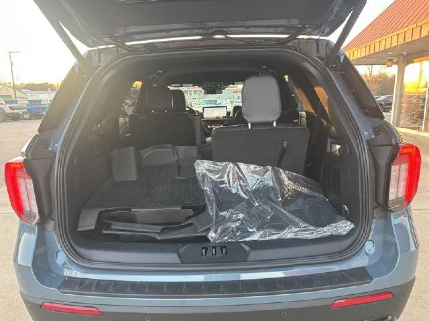 2025 Vapor Blue /Onyx Ford Explorer ST-Line (1FMUK7KH9SG) with an 2.3L EcoBoost I-4 engine, Automatic transmission, located at 1105 E Mulberry, Kaufman, TX, 75142, (972) 962-2151, 32.589550, -96.300926 - $3,478 off MSRP!<br><br><br>Vapor Blue 2025 Ford Explorer 4D Sport Utility ST-Line RWD 10-Speed Automatic 2.3L EcoBoost I-4 20/29 City/Highway MPG<br><br>20/29 City/Highway MPG Price includes: $1000 - Final Days Mega Bonus Cash. Exp. 01/02/2026 $1500 - Bonus Customer Cash. Exp. 01/05/2026 - Photo#16