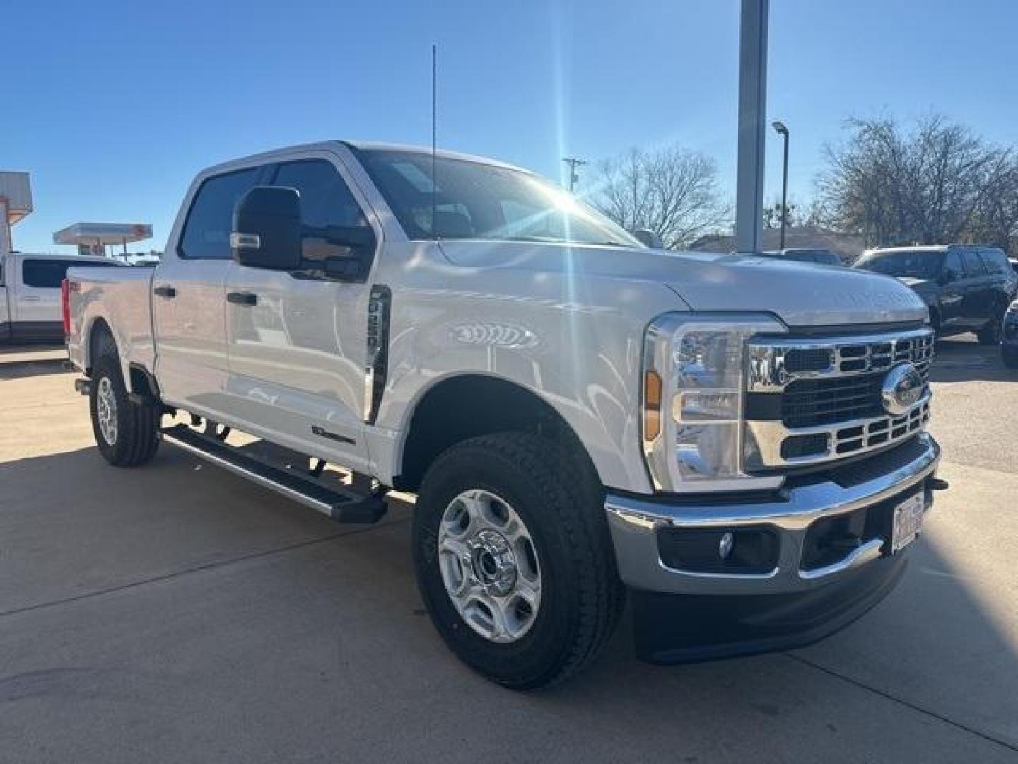 2026 Oxford White /Medium Dark Slate Ford F-250SD XLT (1FT7W2BT6TE) with an Power Stroke 6.7L V8 DI 32V OHV Turbodiesel engine, Automatic transmission, located at 1105 E Mulberry, Kaufman, TX, 75142, (972) 962-2151, 32.589550, -96.300926 - $2,983 off MSRP!<br><br>4WD.<br>Oxford White 2026 Ford F-250SD 4D Crew Cab XLT 4WD 10-Speed Automatic Power Stroke 6.7L V8 DI 32V OHV Turbodiesel - Photo#5