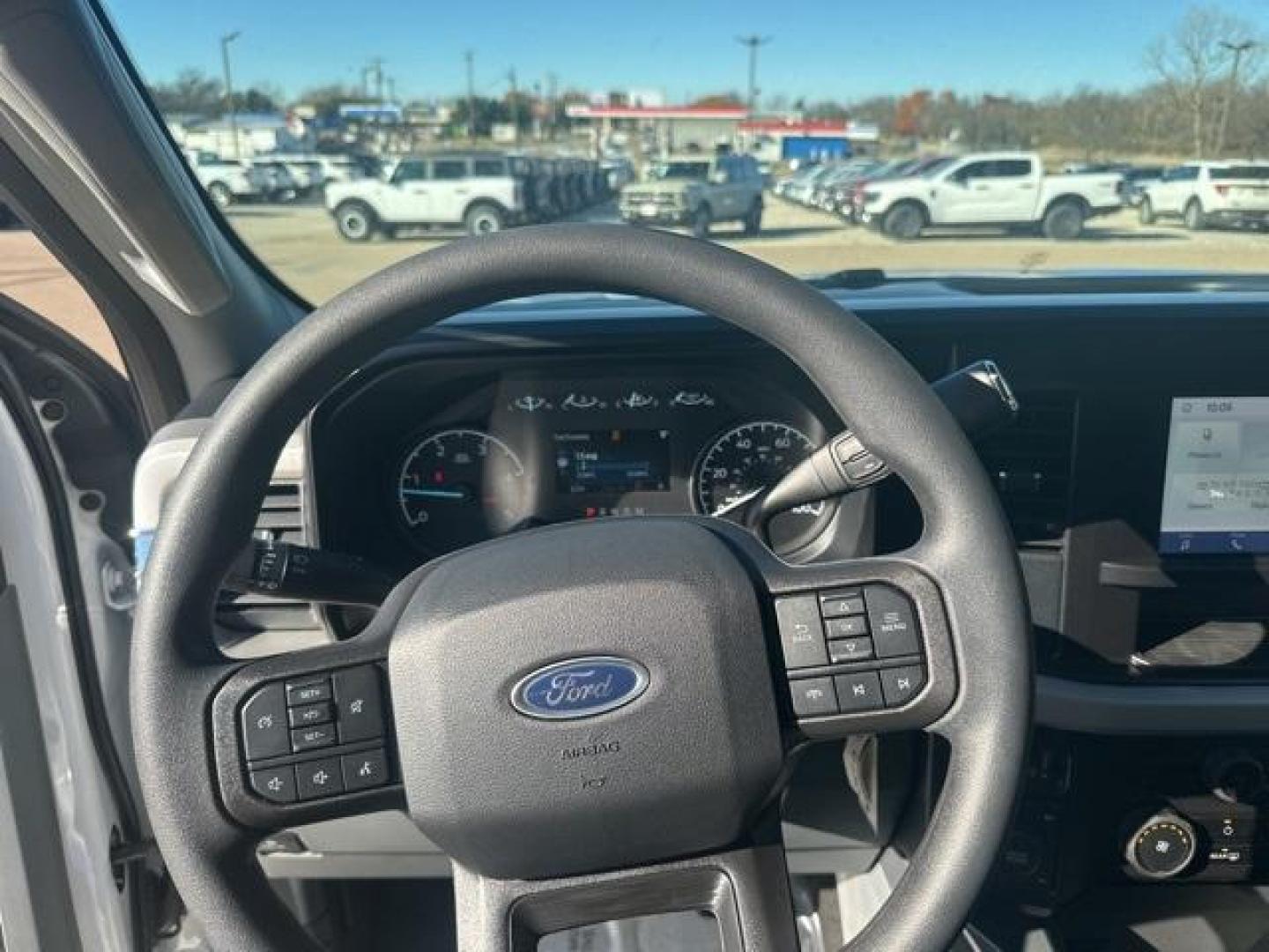 2026 Oxford White /Medium Dark Slate Ford F-250SD XLT (1FT7W2BT6TE) with an Power Stroke 6.7L V8 DI 32V OHV Turbodiesel engine, Automatic transmission, located at 1105 E Mulberry, Kaufman, TX, 75142, (972) 962-2151, 32.589550, -96.300926 - $2,983 off MSRP!<br><br>4WD.<br>Oxford White 2026 Ford F-250SD 4D Crew Cab XLT 4WD 10-Speed Automatic Power Stroke 6.7L V8 DI 32V OHV Turbodiesel - Photo#8