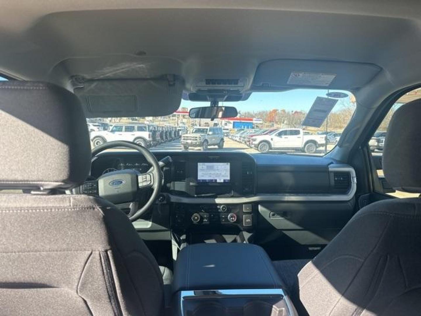 2026 Oxford White /Medium Dark Slate Ford F-250SD XLT (1FT7W2BT6TE) with an Power Stroke 6.7L V8 DI 32V OHV Turbodiesel engine, Automatic transmission, located at 1105 E Mulberry, Kaufman, TX, 75142, (972) 962-2151, 32.589550, -96.300926 - $2,983 off MSRP!<br><br>4WD.<br>Oxford White 2026 Ford F-250SD 4D Crew Cab XLT 4WD 10-Speed Automatic Power Stroke 6.7L V8 DI 32V OHV Turbodiesel - Photo#14