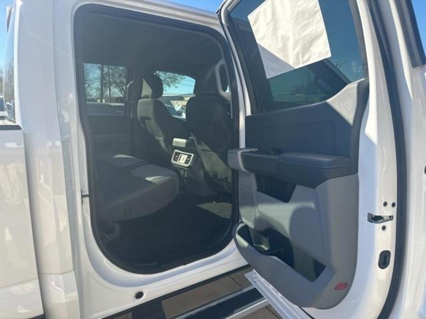2026 Oxford White /Medium Dark Slate Ford F-250SD XLT (1FT7W2BT6TE) with an Power Stroke 6.7L V8 DI 32V OHV Turbodiesel engine, Automatic transmission, located at 1105 E Mulberry, Kaufman, TX, 75142, (972) 962-2151, 32.589550, -96.300926 - $2,983 off MSRP!<br><br>4WD.<br>Oxford White 2026 Ford F-250SD 4D Crew Cab XLT 4WD 10-Speed Automatic Power Stroke 6.7L V8 DI 32V OHV Turbodiesel - Photo#15