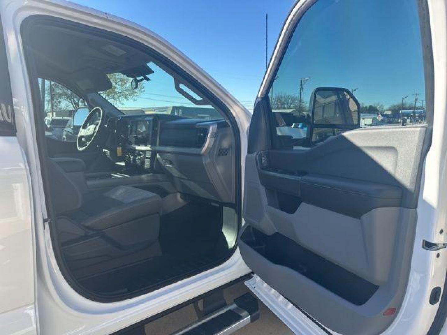 2026 Oxford White /Medium Dark Slate Ford F-250SD XLT (1FT7W2BT6TE) with an Power Stroke 6.7L V8 DI 32V OHV Turbodiesel engine, Automatic transmission, located at 1105 E Mulberry, Kaufman, TX, 75142, (972) 962-2151, 32.589550, -96.300926 - $4,783 off MSRP!<br><br>4WD.<br>Oxford White 2026 Ford F-250SD 4D Crew Cab XLT 4WD 10-Speed Automatic Power Stroke 6.7L V8 DI 32V OHV Turbodiesel Price includes: $1000 - Retail Customer Cash. Exp. 04/30/2026 - Photo#17