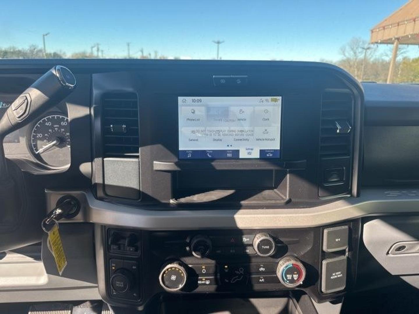 2026 Oxford White /Medium Dark Slate Ford F-250SD XLT (1FT7W2BT6TE) with an Power Stroke 6.7L V8 DI 32V OHV Turbodiesel engine, Automatic transmission, located at 1105 E Mulberry, Kaufman, TX, 75142, (972) 962-2151, 32.589550, -96.300926 - $3,783 off MSRP!<br><br>4WD.<br>Oxford White 2026 Ford F-250SD 4D Crew Cab XLT 4WD 10-Speed Automatic Power Stroke 6.7L V8 DI 32V OHV Turbodiesel- Photo#9