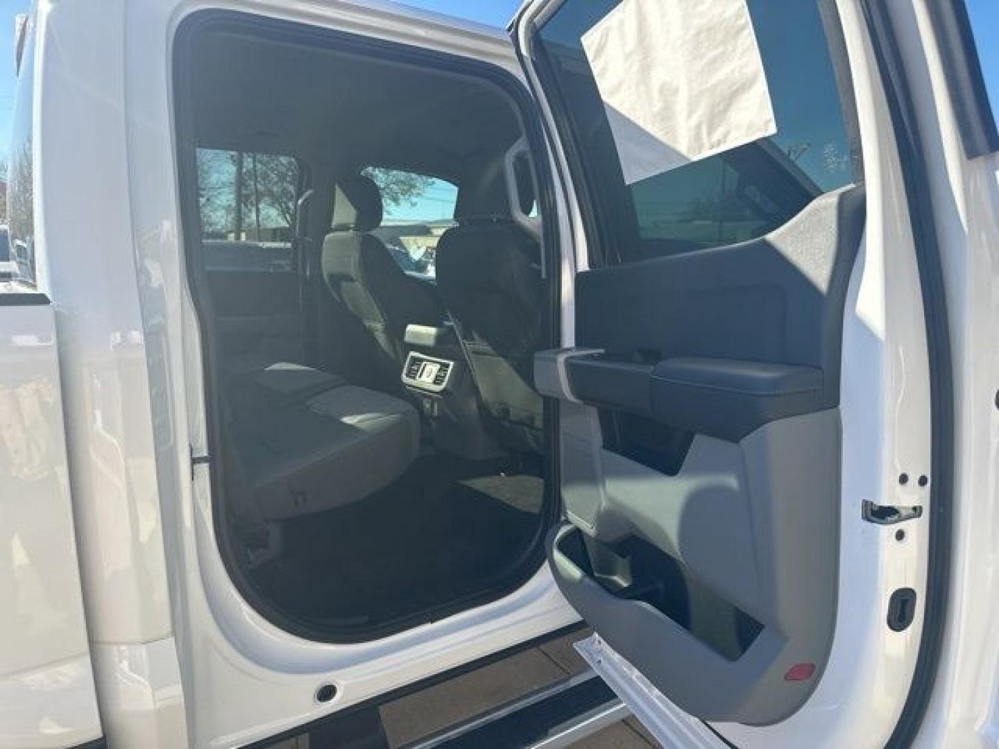 2026 Oxford White /Medium Dark Slate Ford F-250SD XLT (1FT7W2BT6TE) with an Power Stroke 6.7L V8 DI 32V OHV Turbodiesel engine, Automatic transmission, located at 1105 E Mulberry, Kaufman, TX, 75142, (972) 962-2151, 32.589550, -96.300926 - $3,783 off MSRP!<br><br>4WD.<br>Oxford White 2026 Ford F-250SD 4D Crew Cab XLT 4WD 10-Speed Automatic Power Stroke 6.7L V8 DI 32V OHV Turbodiesel- Photo#15