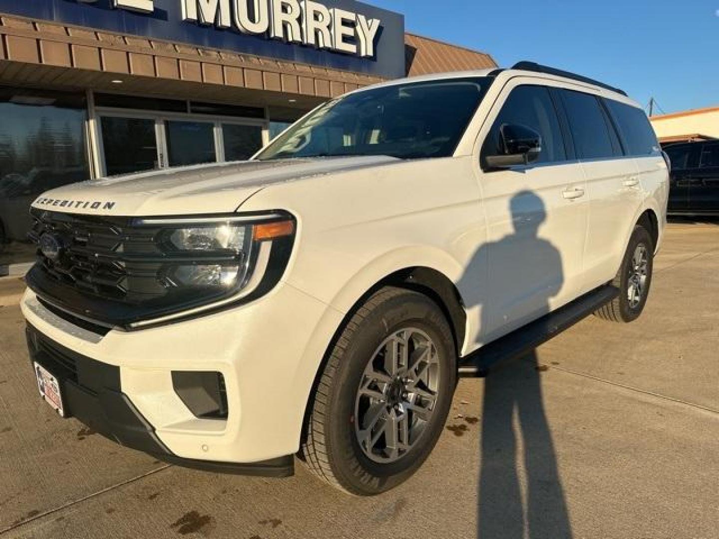 2025 Star White Metallic Tri-Coat /Gray Ford Expedition Active (1FMJU1H89SE) with an EcoBoost 3.5L V6 GTDi DOHC 24V Twin Turbocharged engine, Automatic transmission, located at 1105 E Mulberry, Kaufman, TX, 75142, (972) 962-2151, 32.589550, -96.300926 - Recent Arrival!<br><br><br>Star White Metallic Tri-Coat 2025 Ford Expedition 4D Sport Utility Active RWD 10-Speed Automatic EcoBoost 3.5L V6 GTDi DOHC 24V Twin Turbocharged - Photo#1
