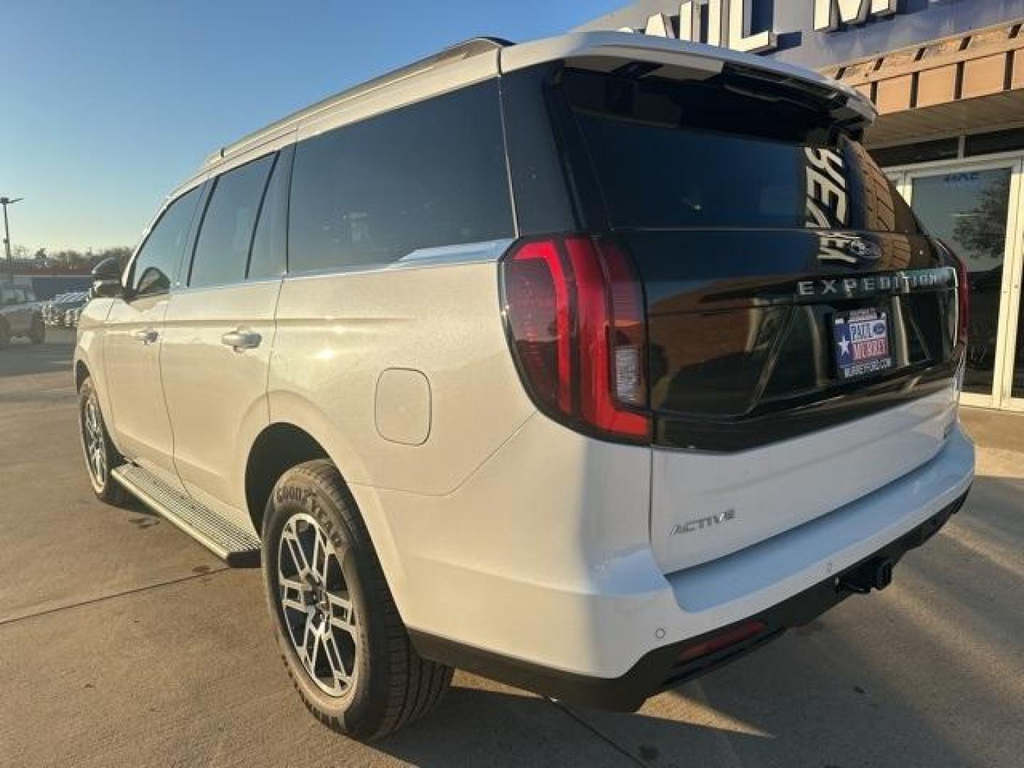 2025 Star White Metallic Tri-Coat /Gray Ford Expedition Active (1FMJU1H89SE) with an EcoBoost 3.5L V6 GTDi DOHC 24V Twin Turbocharged engine, Automatic transmission, located at 1105 E Mulberry, Kaufman, TX, 75142, (972) 962-2151, 32.589550, -96.300926 - Recent Arrival!<br><br><br>Star White Metallic Tri-Coat 2025 Ford Expedition 4D Sport Utility Active RWD 10-Speed Automatic EcoBoost 3.5L V6 GTDi DOHC 24V Twin Turbocharged - Photo#2
